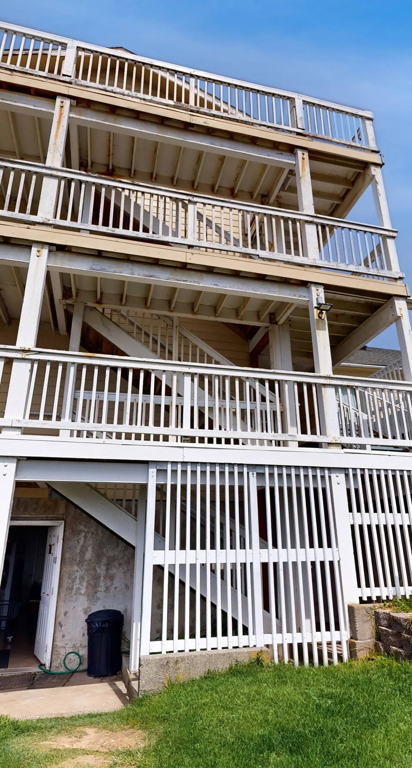 Dog Friendly Studio with Ocean Views WiFi Short Walk to the Beach