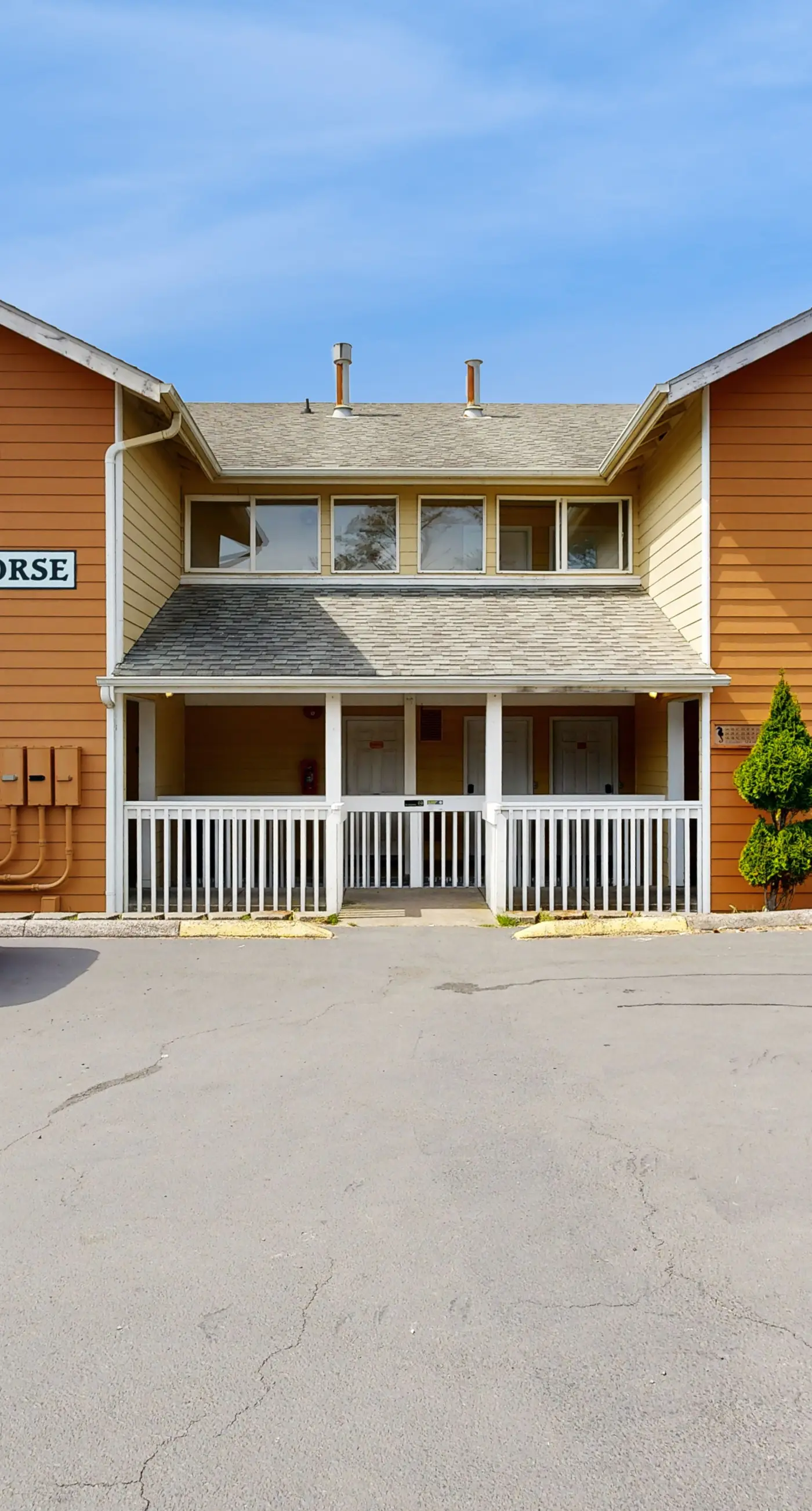 Dog Friendly Studio with Ocean Views WiFi Short Walk to the Beach