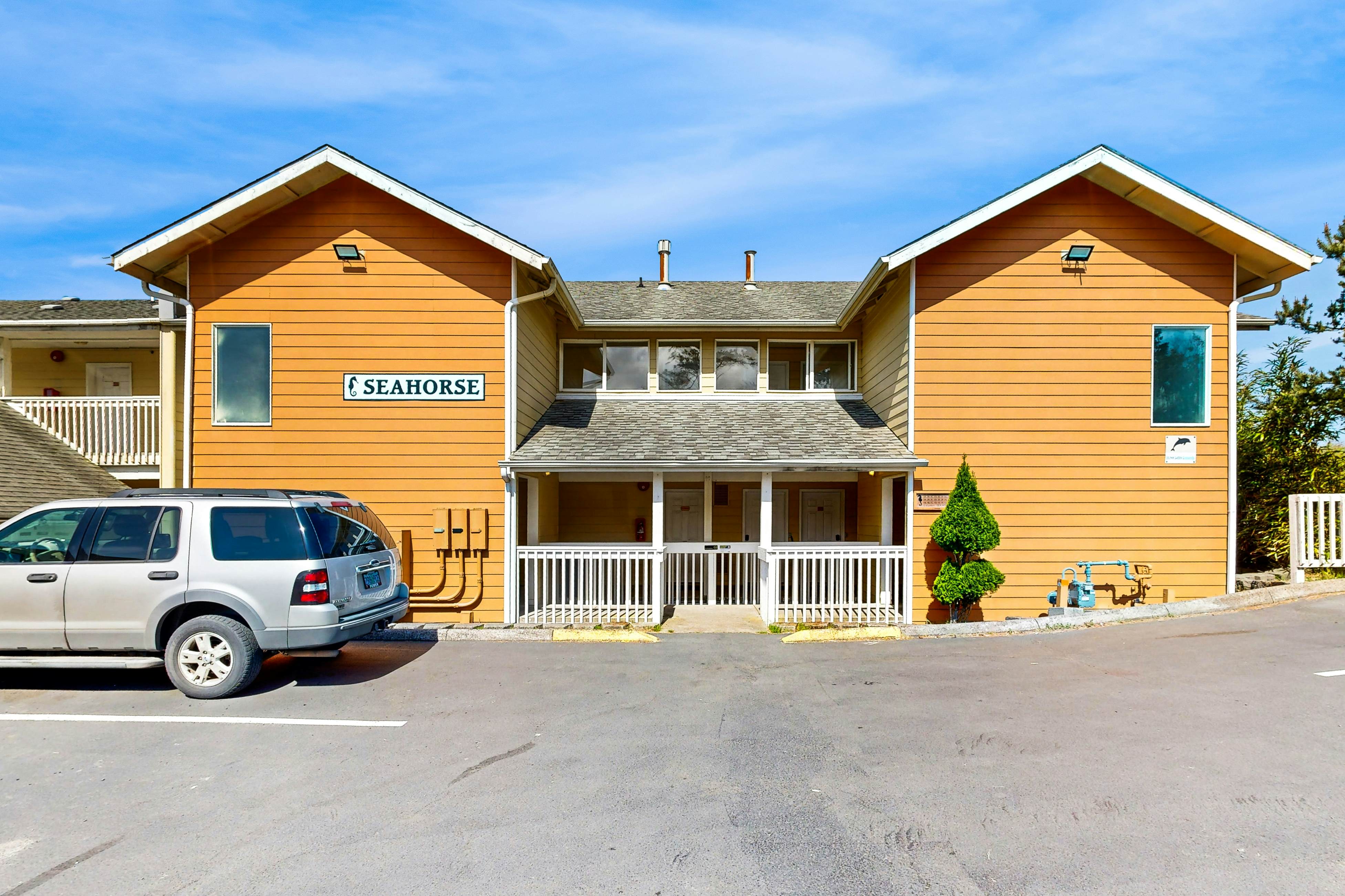 Lower Level Studio with Ocean Views and Easy Beach Access Dog Friendly