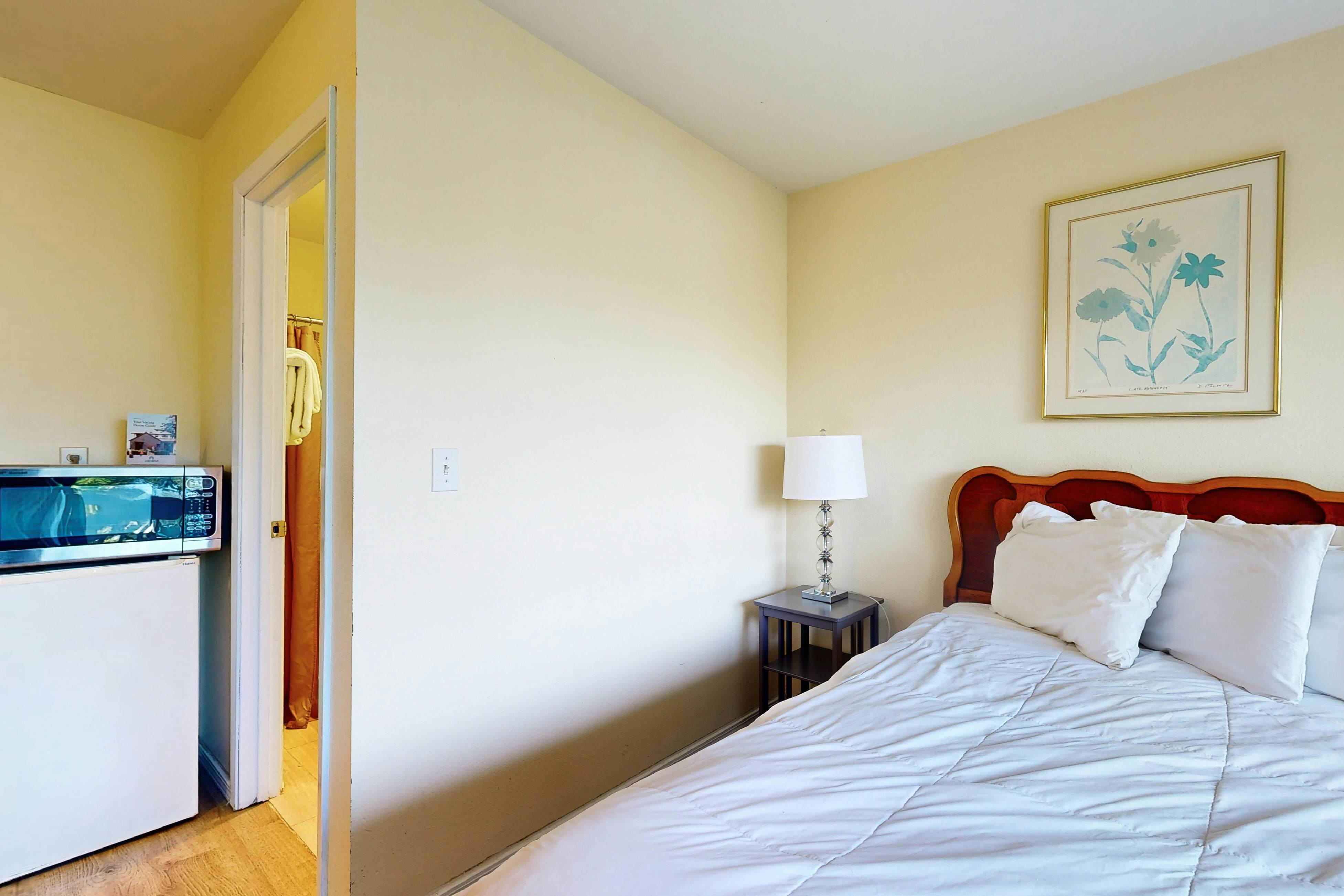 Lower Level Studio with Ocean Views and Easy Beach Access Dog Friendly