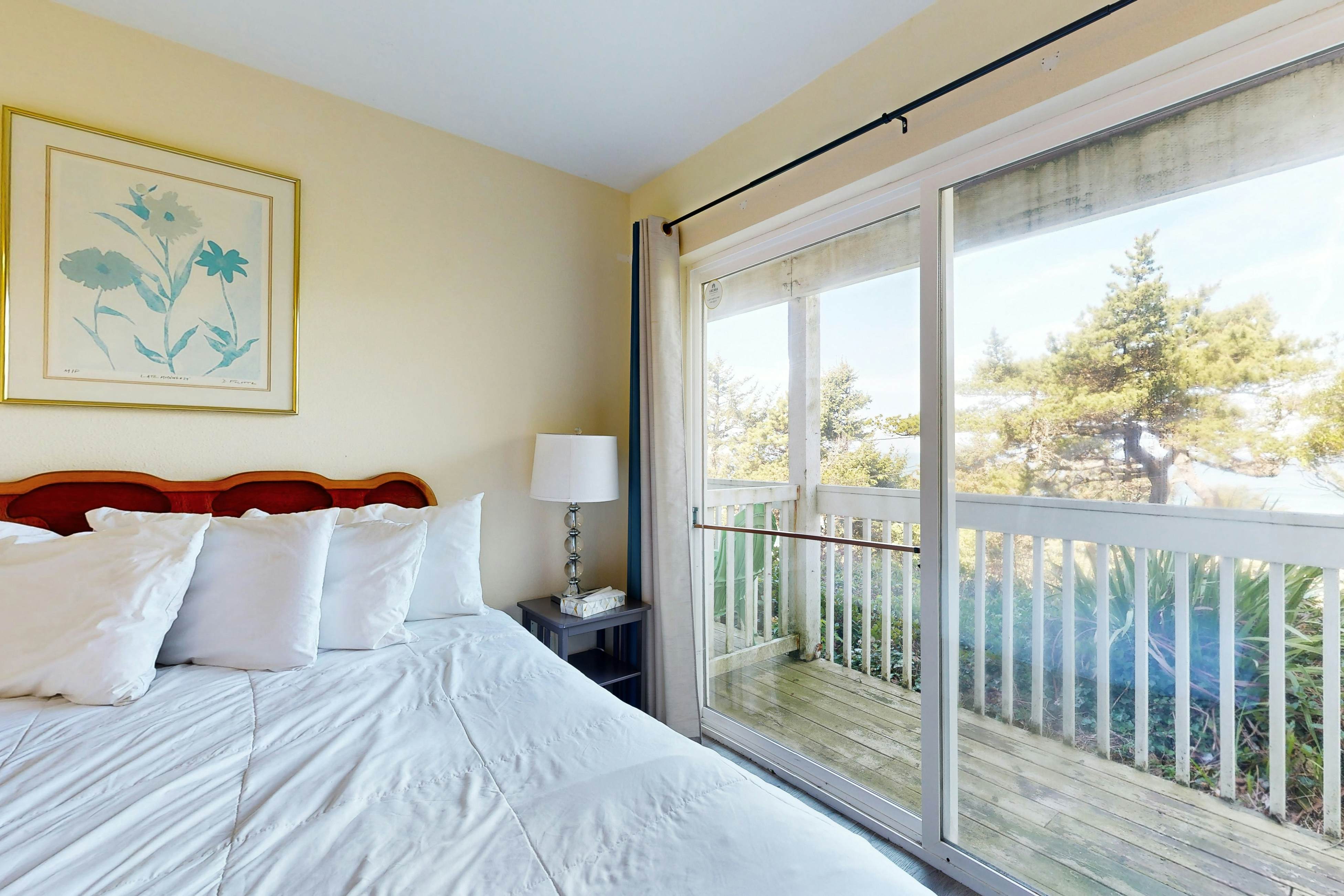 Lower Level Studio with Ocean Views and Easy Beach Access Dog Friendly