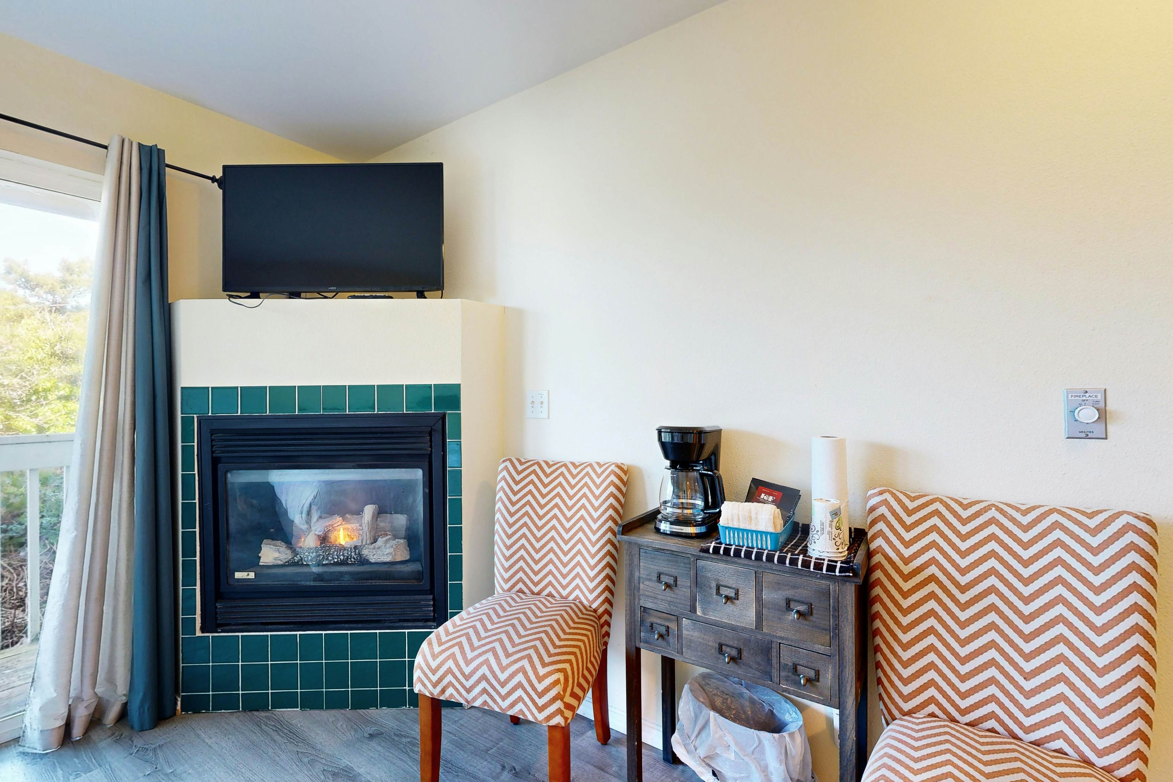 Lower Level Studio with Ocean Views and Easy Beach Access Dog Friendly