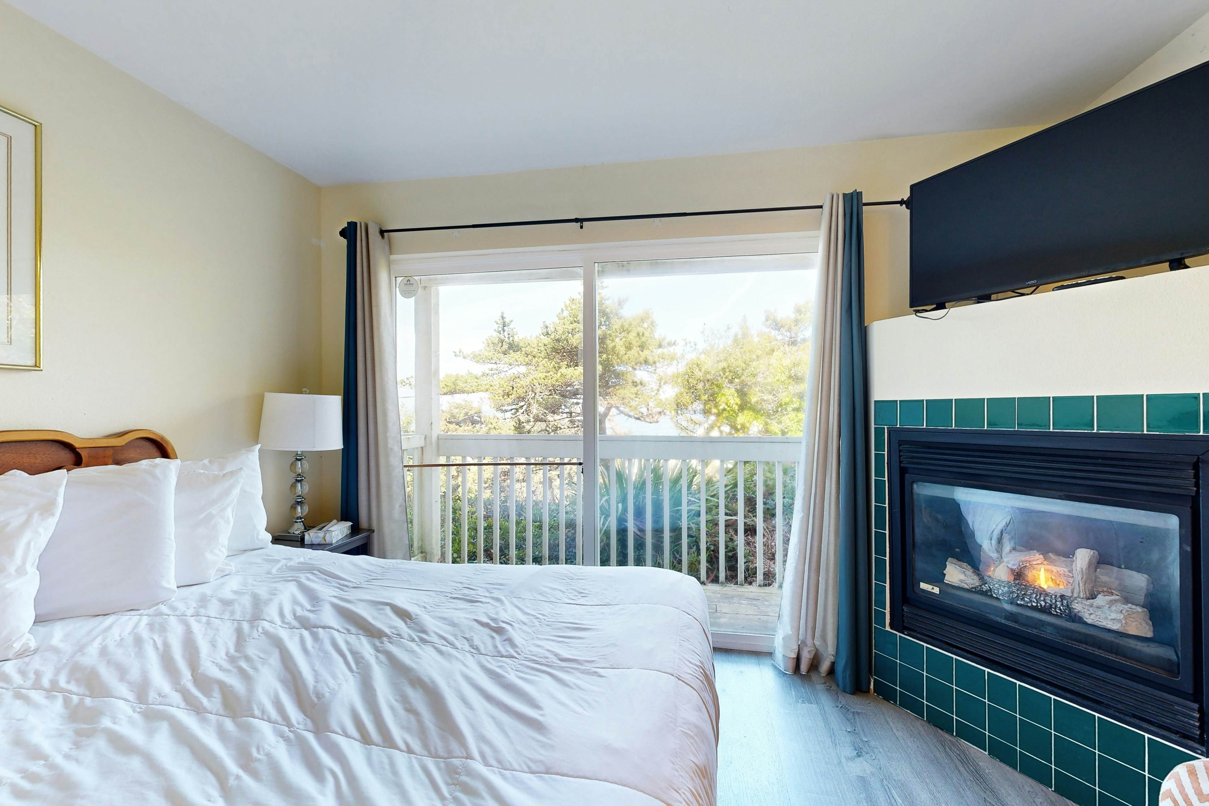 Lower Level Studio with Ocean Views and Easy Beach Access Dog Friendly