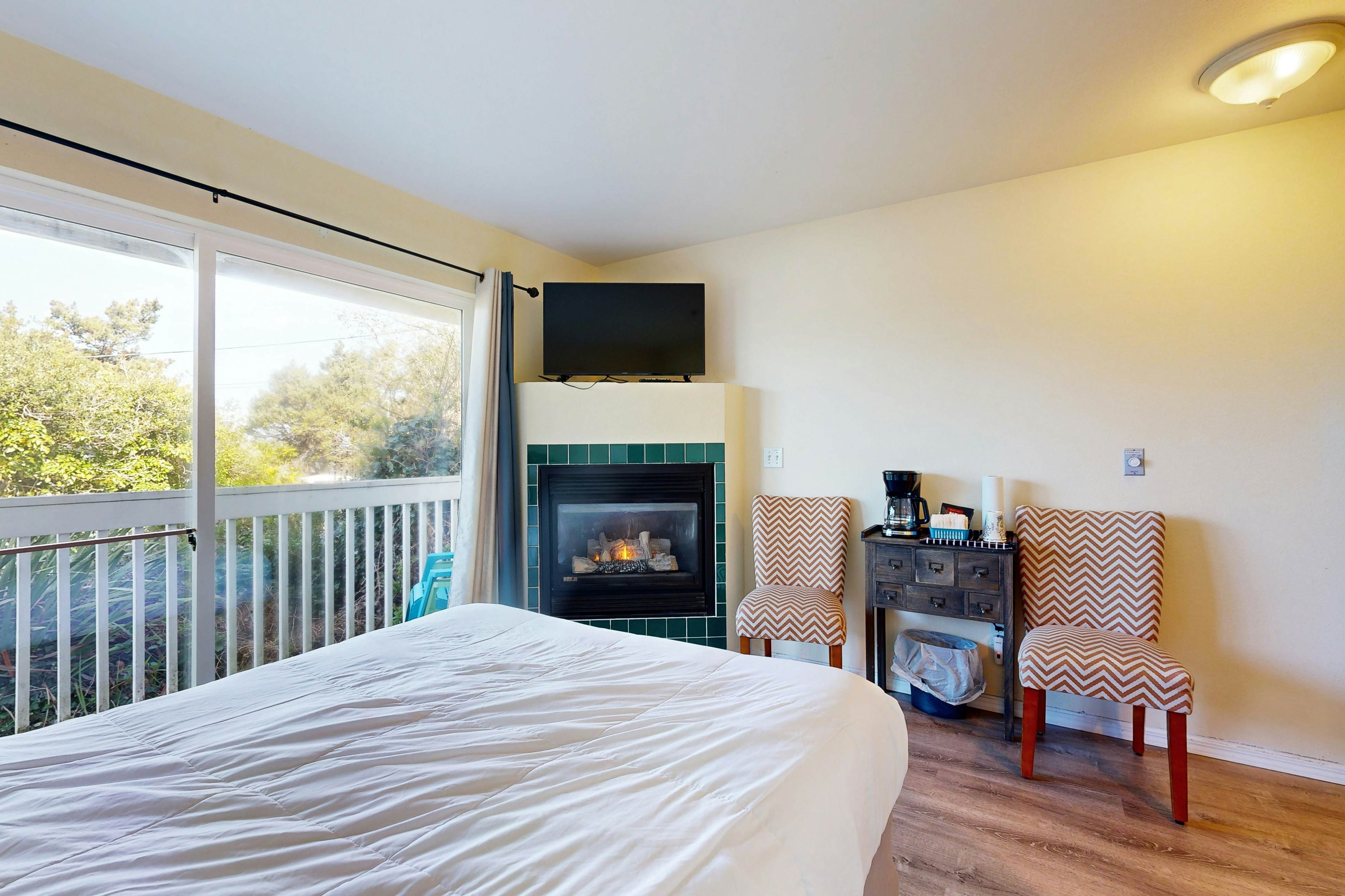 Lower Level Studio with Ocean Views and Easy Beach Access Dog Friendly