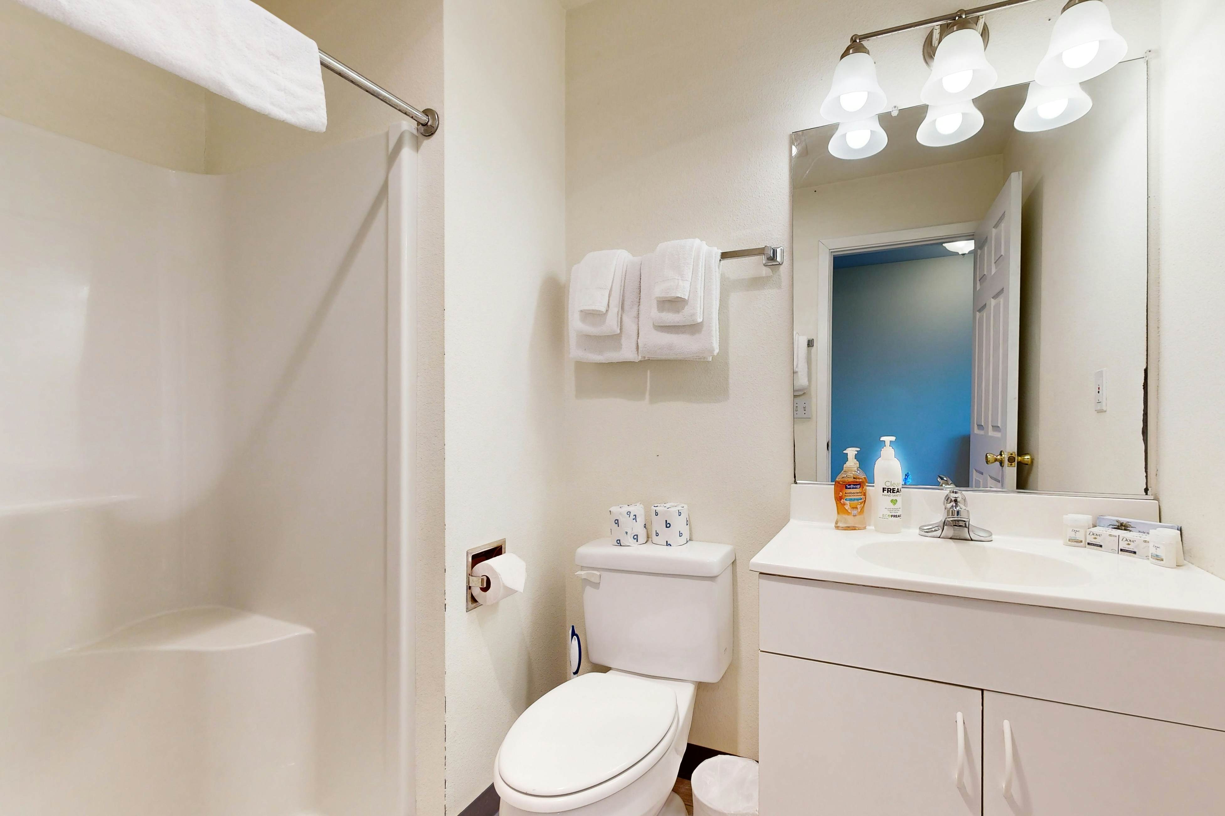 Lower Level Studio with Ocean Views and Easy Beach Access Dog Friendly