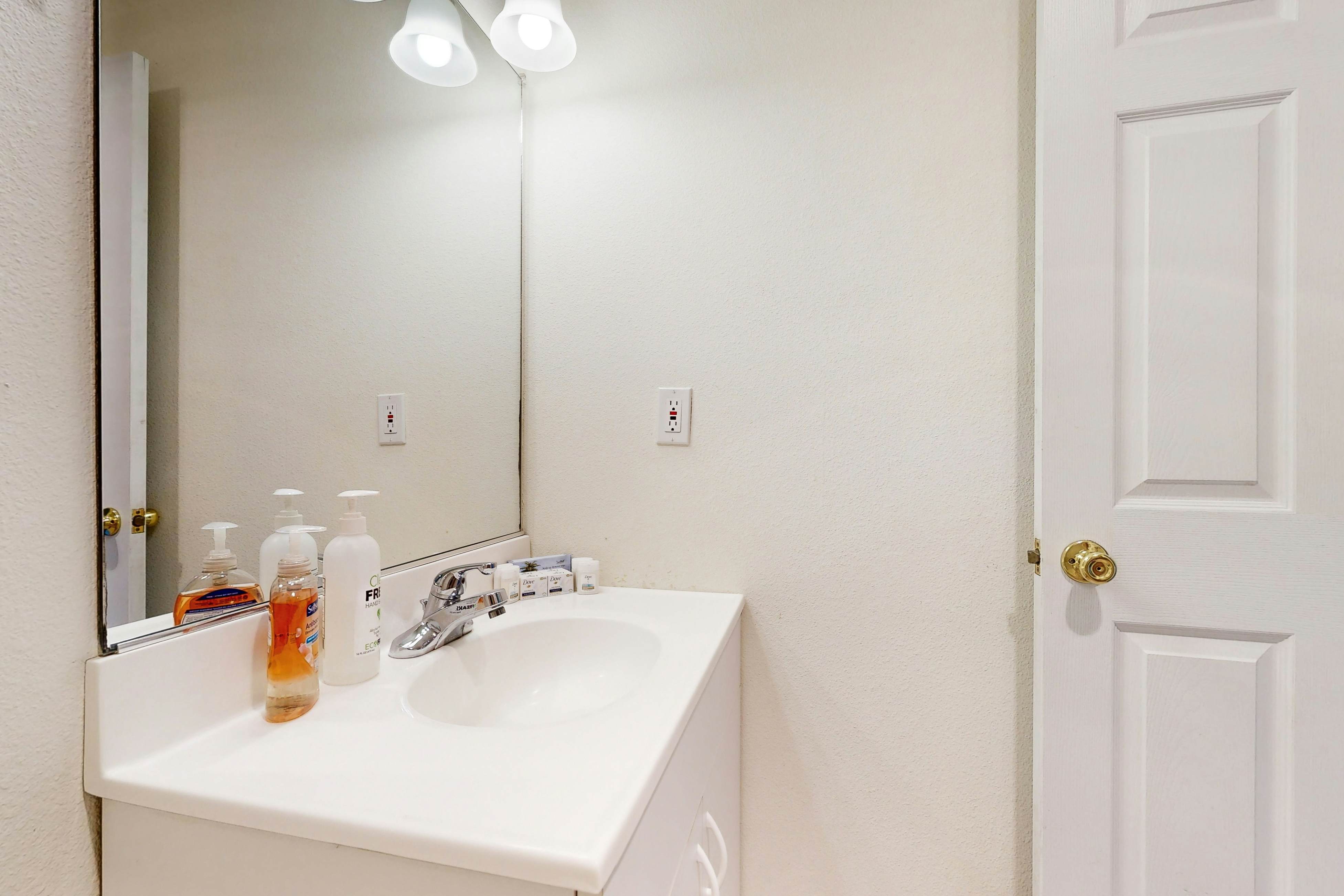 Lower Level Studio with Ocean Views and Easy Beach Access Dog Friendly