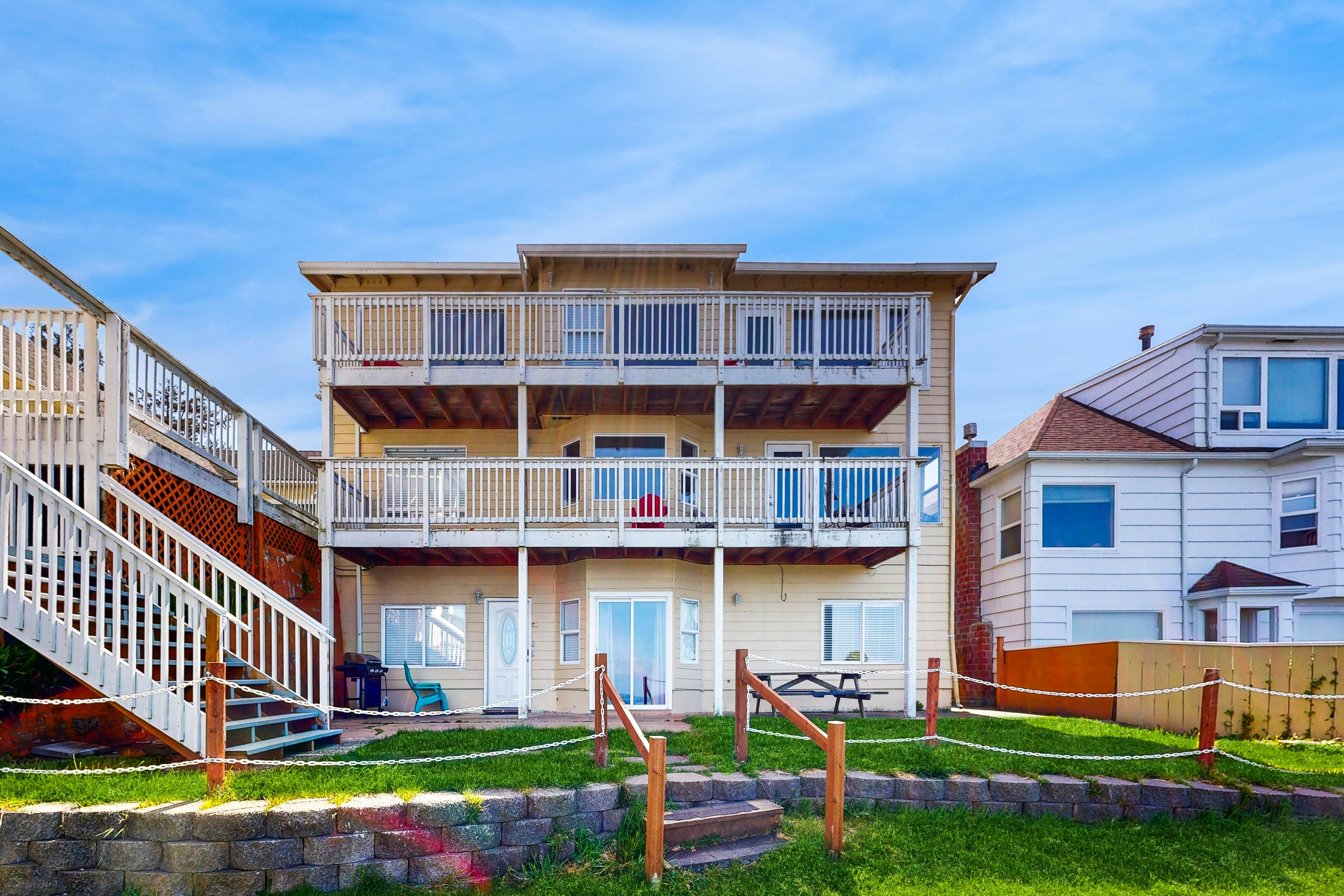 Lower Level Studio with Ocean Views and Easy Beach Access Dog Friendly