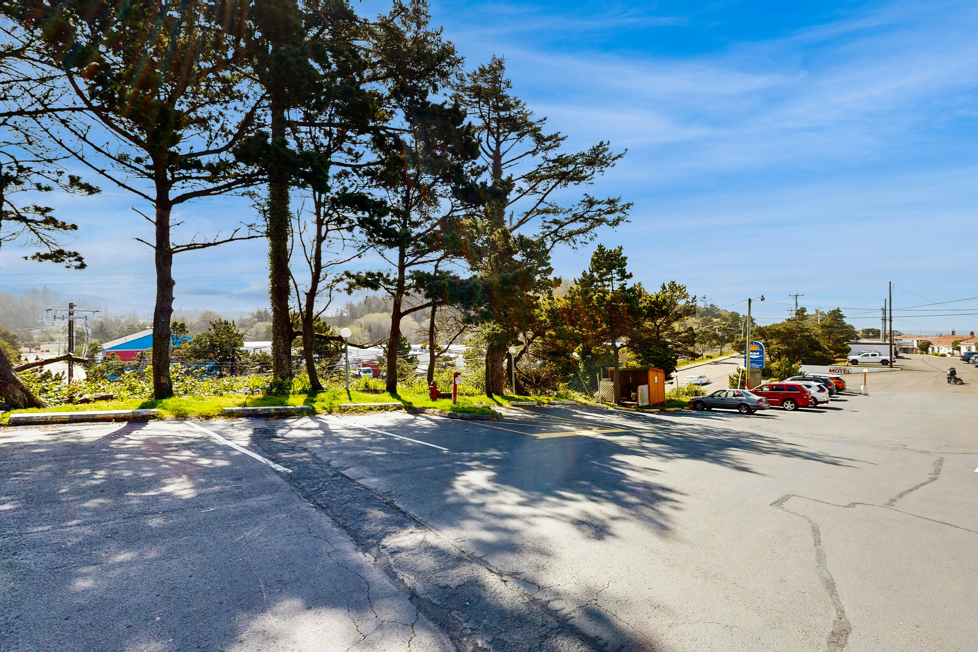 Lower Level Studio with Ocean Views and Easy Beach Access Dog Friendly