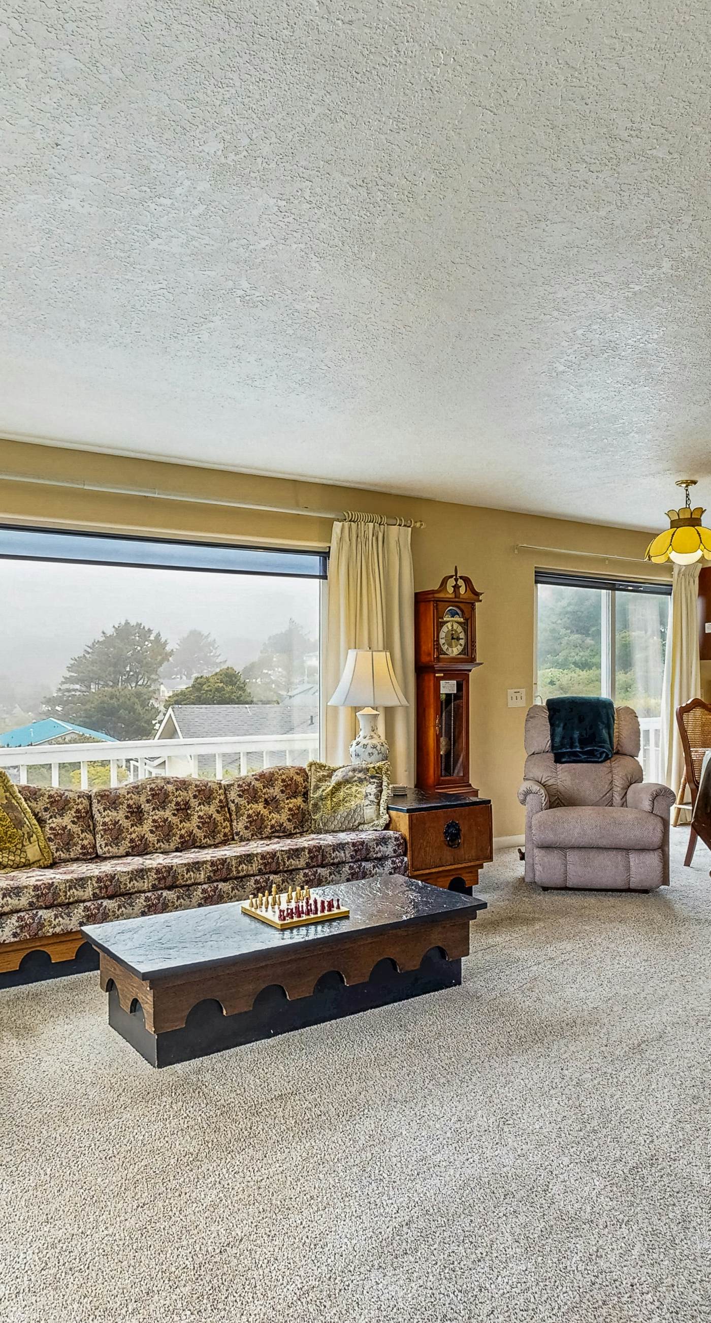 Cozy Oceanview Home with the Best Vistas in Road s End Dogs Welcome
