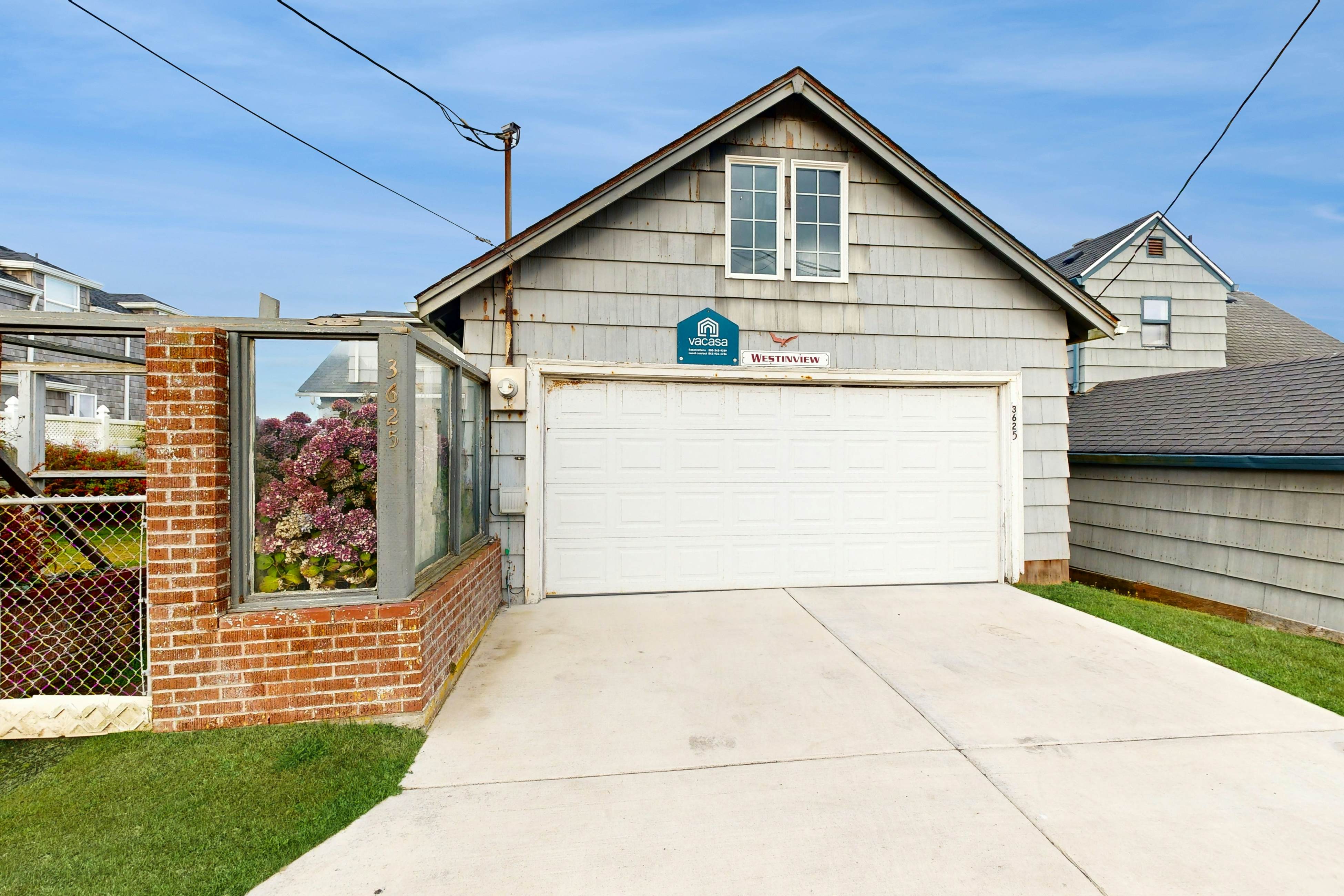 Beautiful Oceanfront Home with Free WiFi and Enclosed Yard - Dog-Friendly