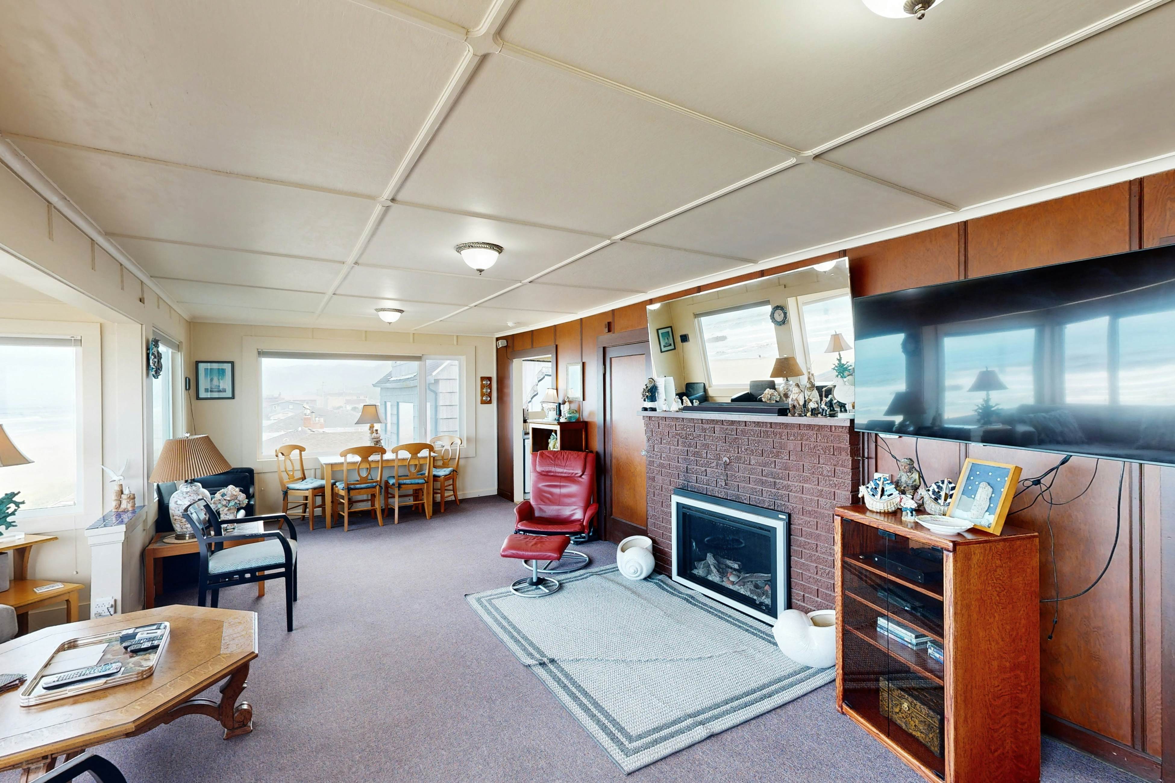 Beautiful Oceanfront Home with Free WiFi and Enclosed Yard - Dog-Friendly