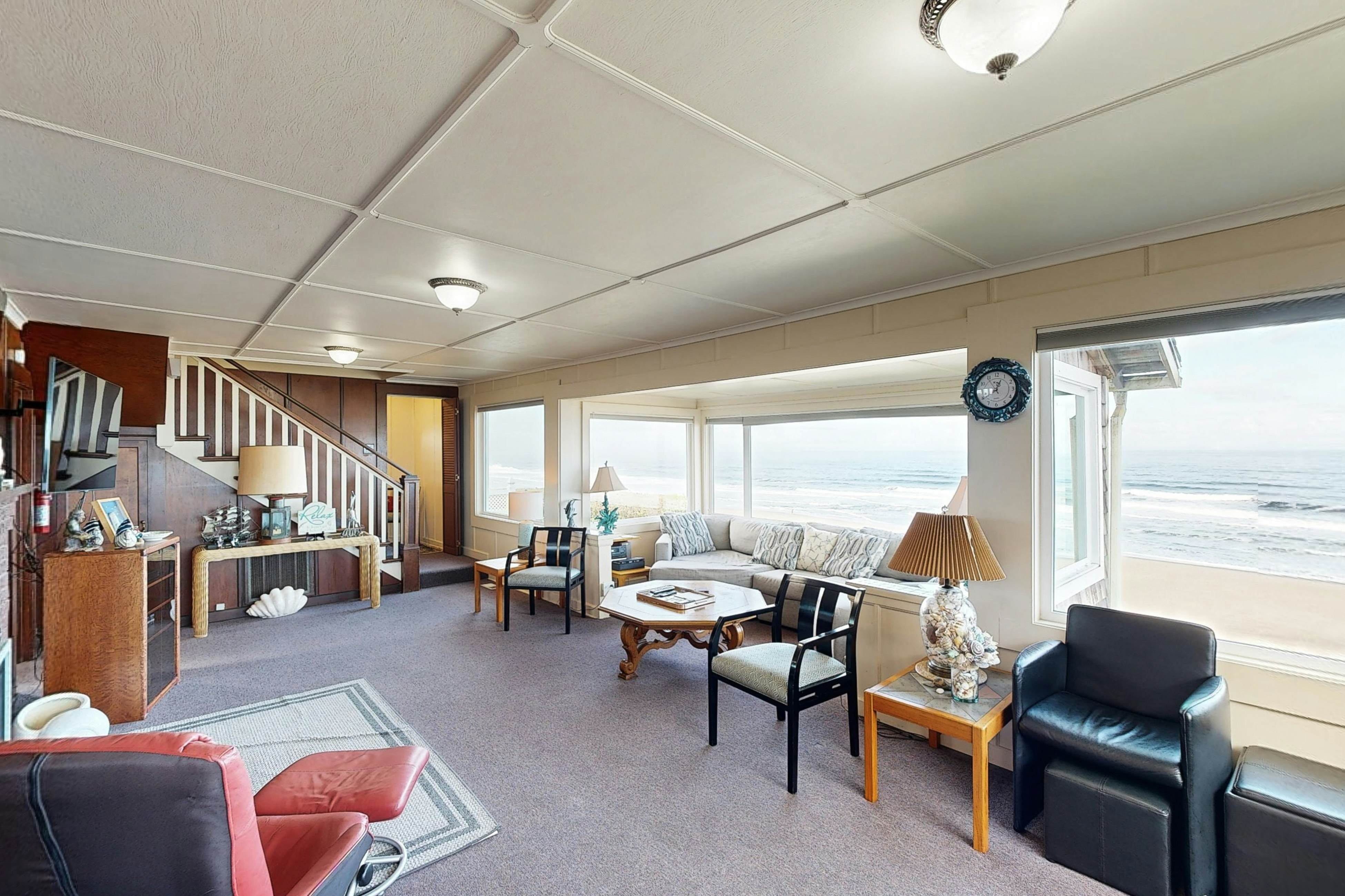 Beautiful Oceanfront Home with Free WiFi and Enclosed Yard - Dog-Friendly