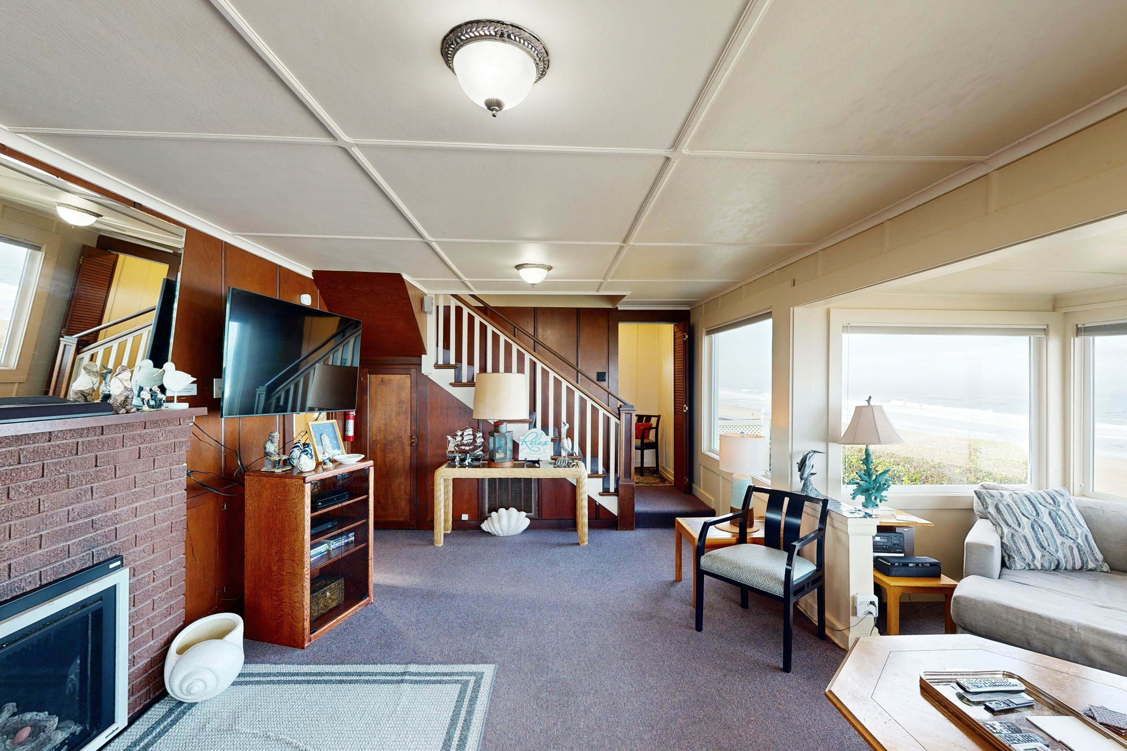 Beautiful Oceanfront Home with Free WiFi and Enclosed Yard - Dog-Friendly