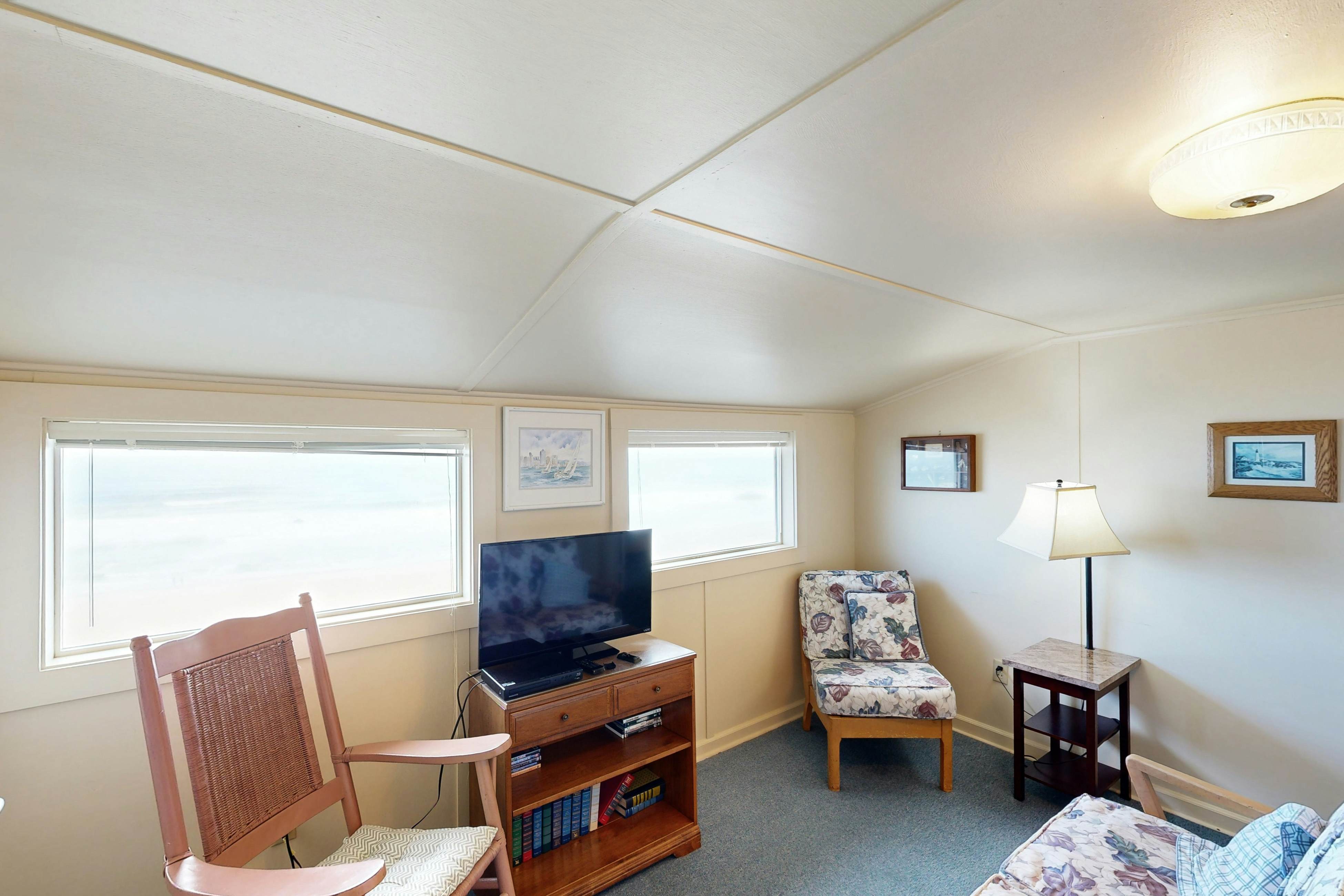 Beautiful Oceanfront Home with Free WiFi and Enclosed Yard - Dog-Friendly