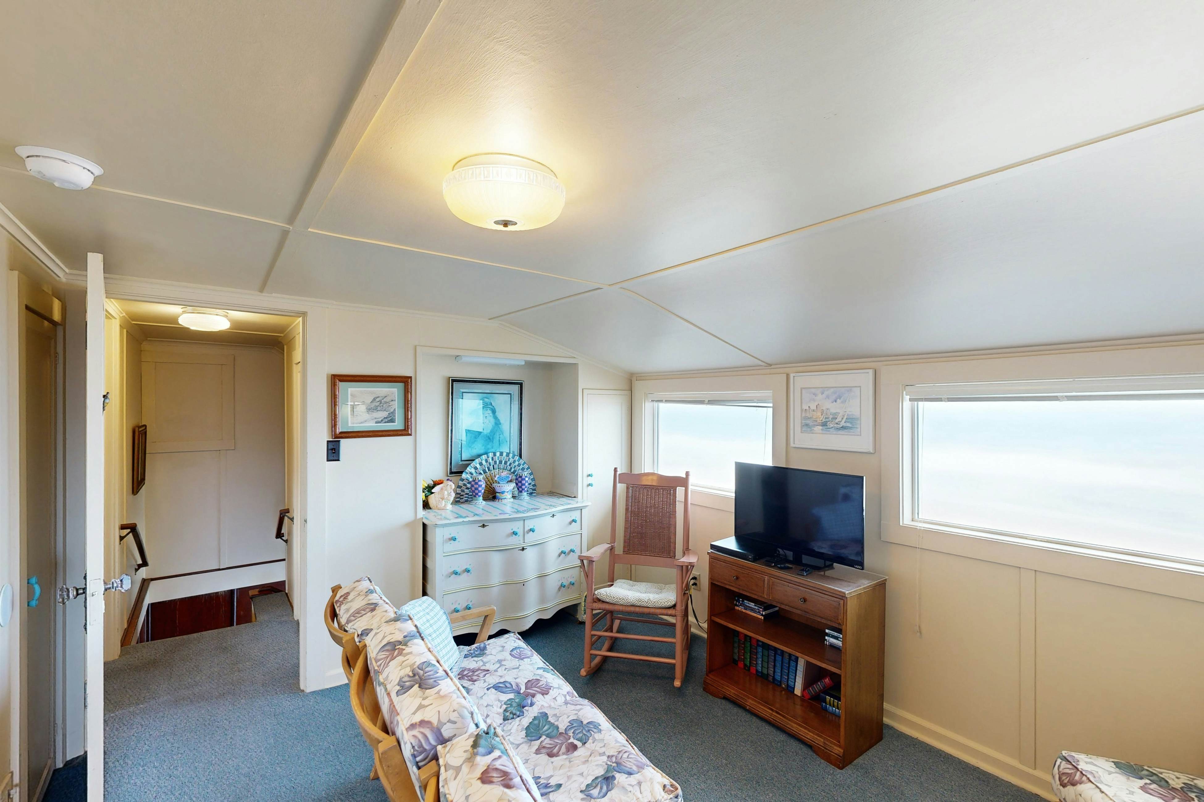 Beautiful Oceanfront Home with Free WiFi and Enclosed Yard - Dog-Friendly