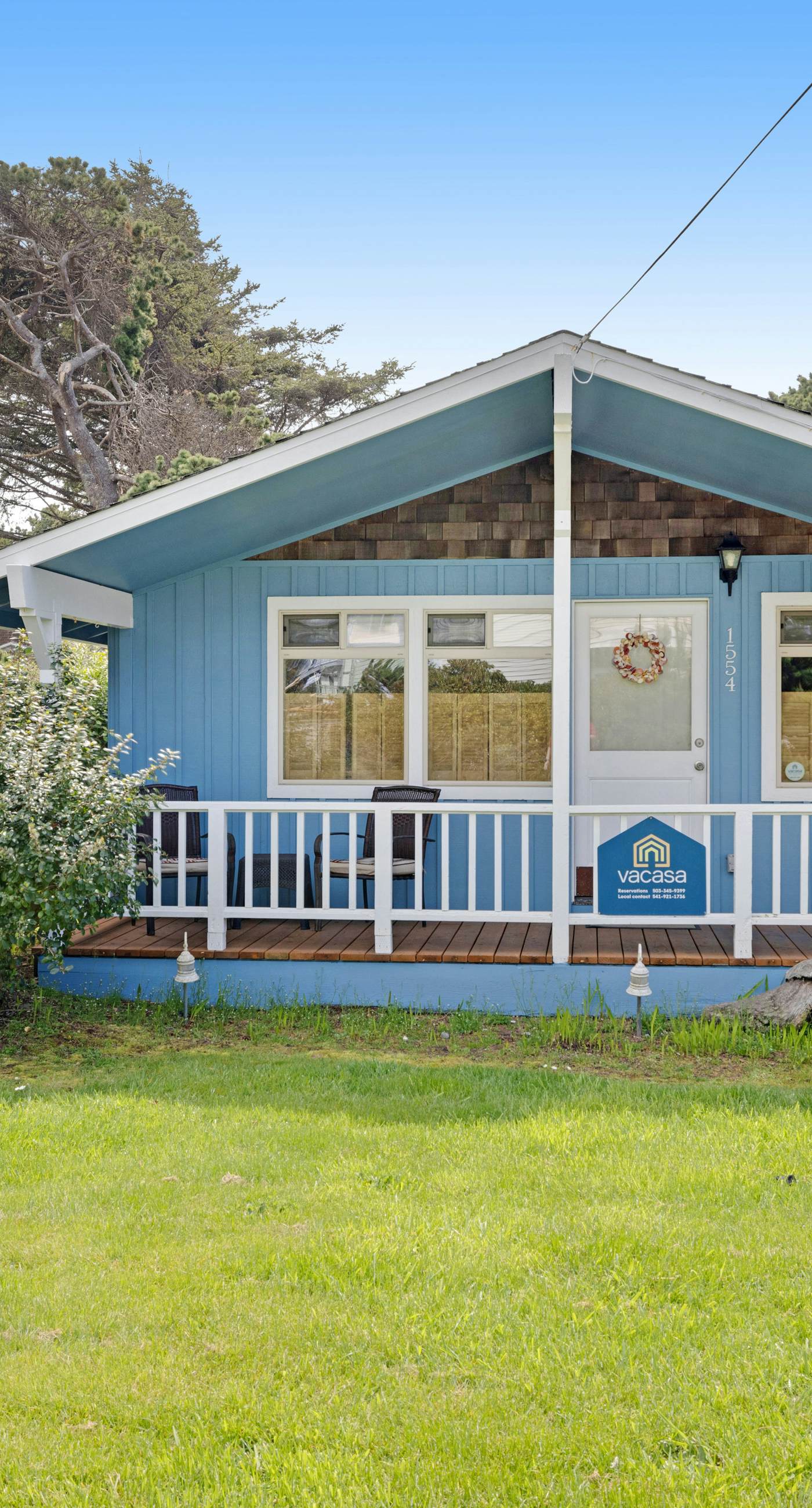 Cozy Dog Friendly Getaway Close to the Beach Includes Deck 
