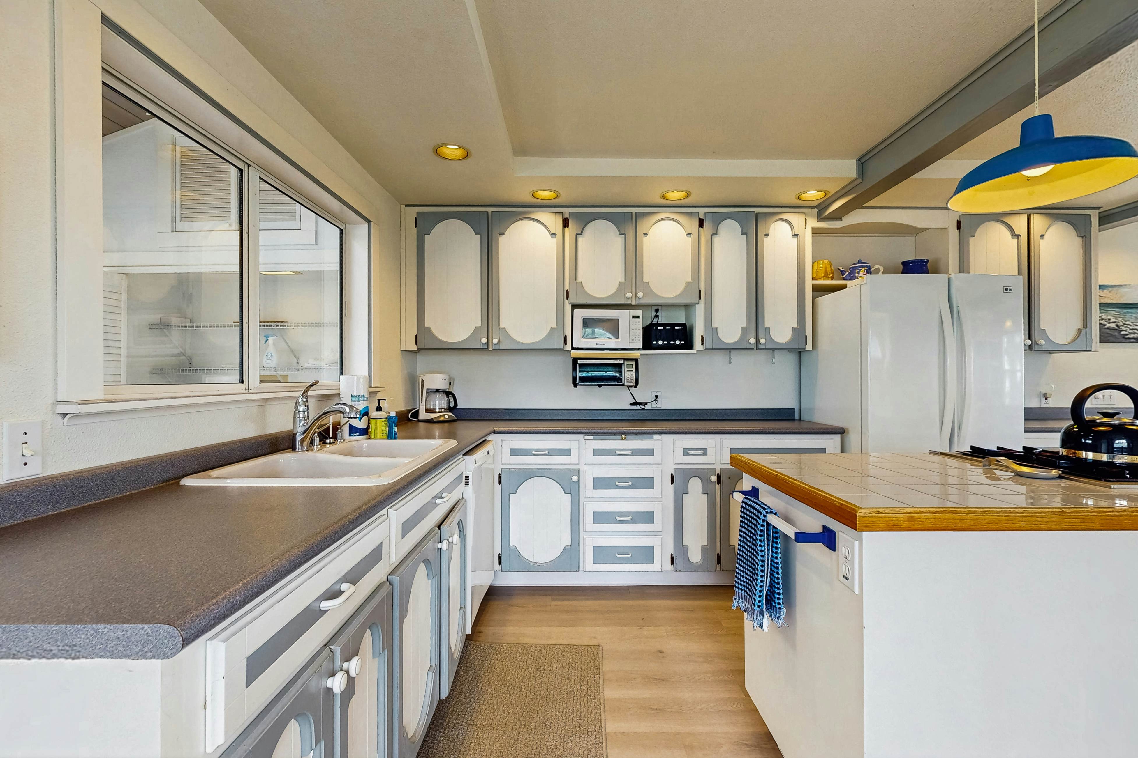 Dog-Friendly Ocean View Home with Easy Beach Access and Hot Tub