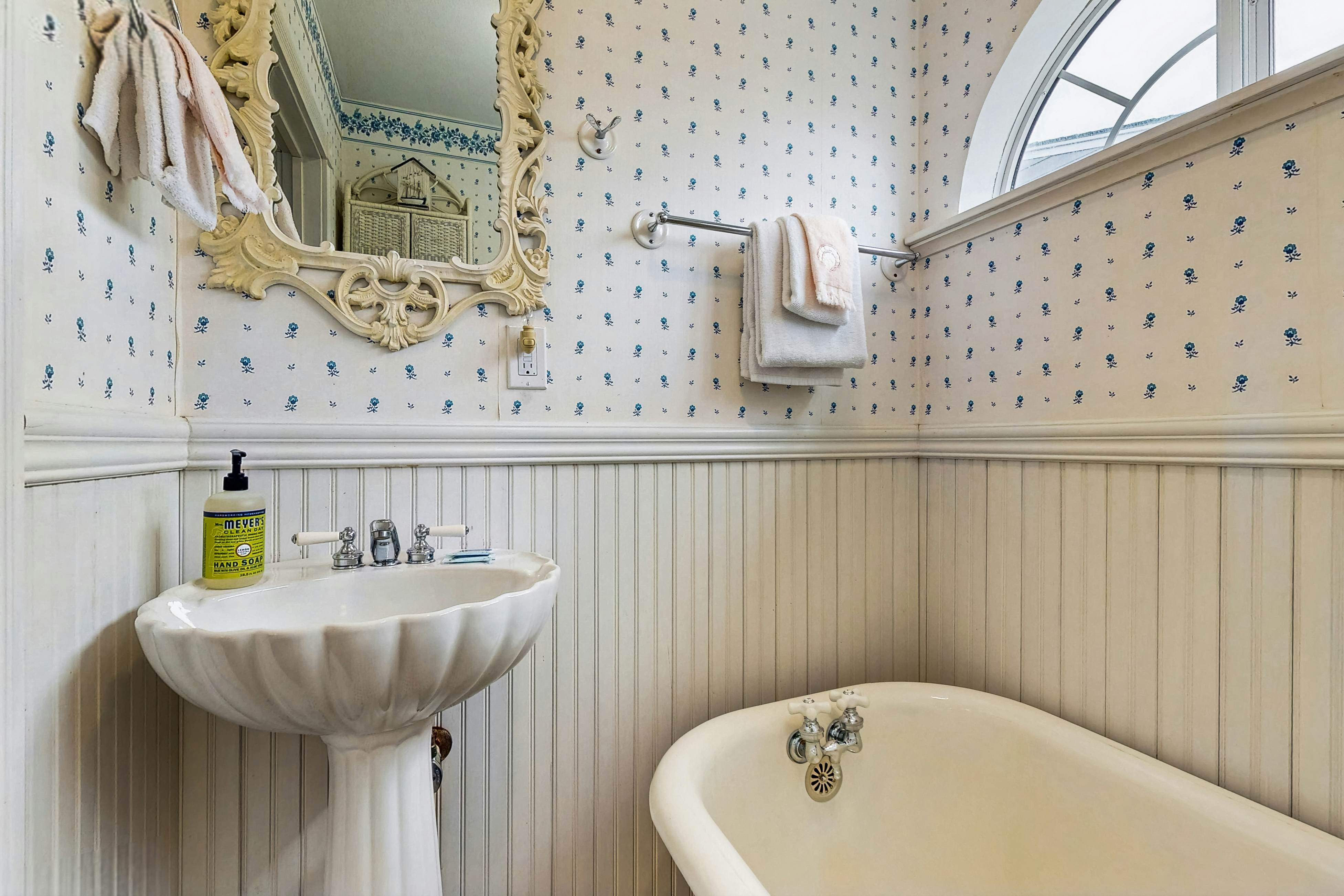 Dog-Friendly Ocean View Home with Easy Beach Access and Hot Tub