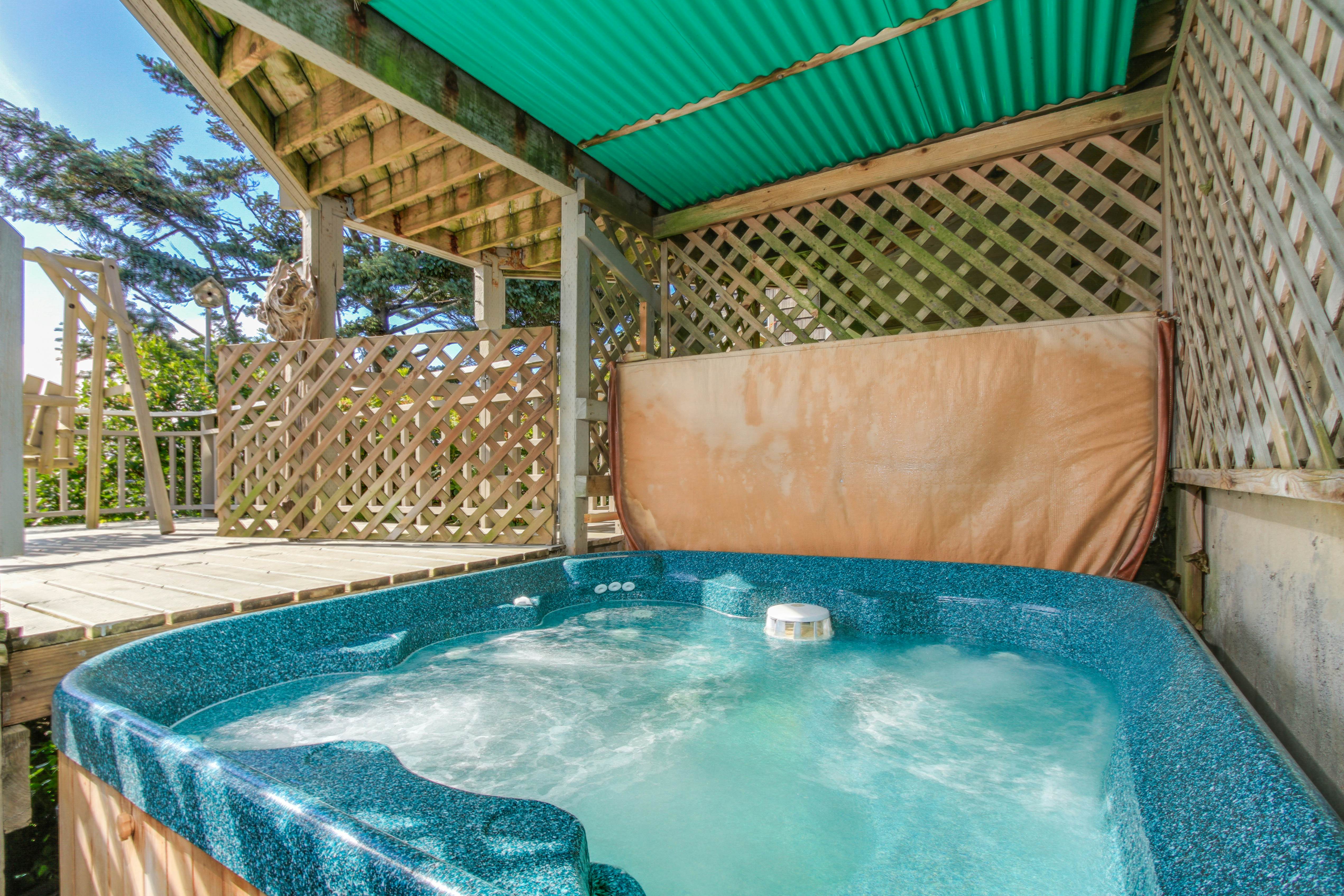 Dog-Friendly Ocean View Home with Easy Beach Access and Hot Tub