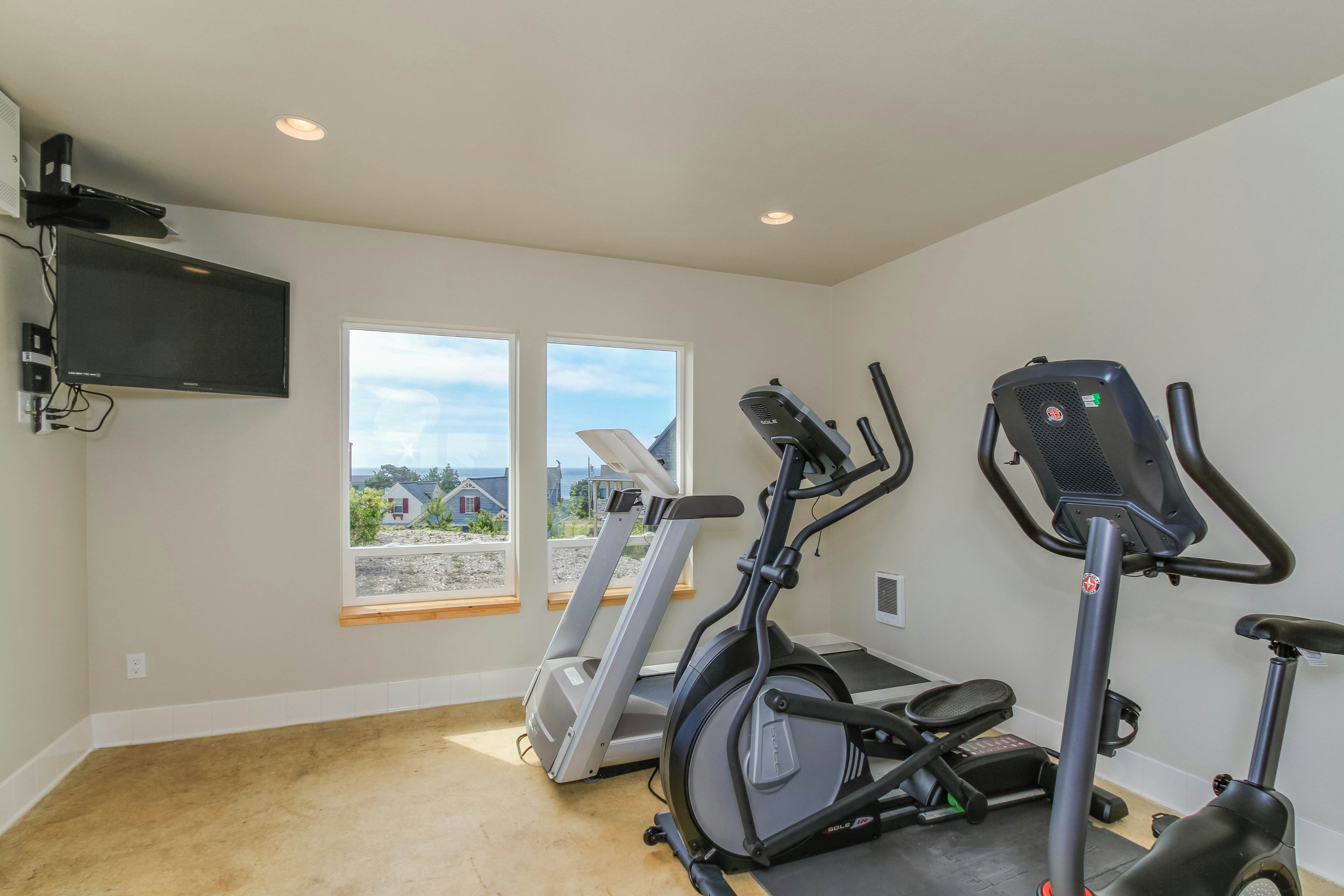 Two Story Olivia Beach Home with Free WiFi Dog Friendly and Close to the Beach