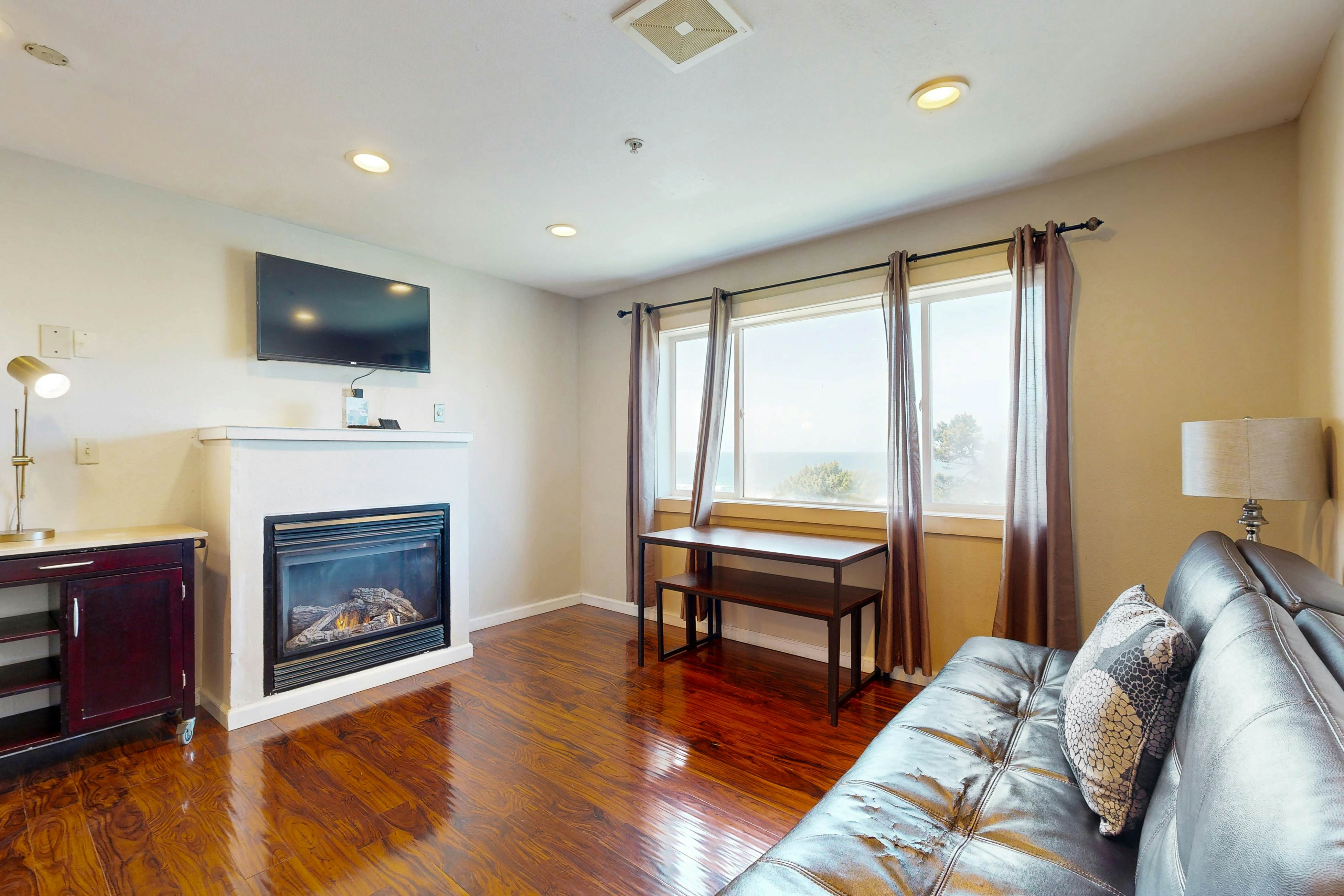 Dog-Friendly Condo with Stunning Ocean Views & Easy Beach Access