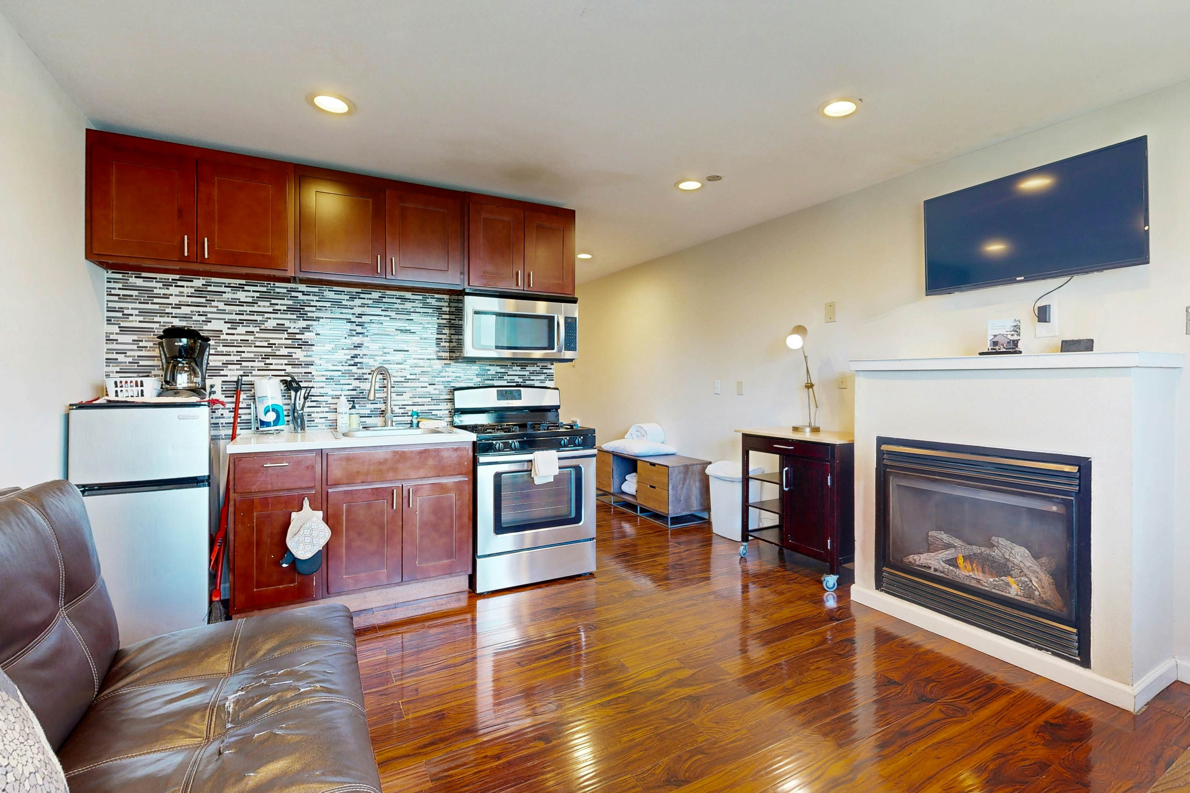 Dog-Friendly Condo with Stunning Ocean Views & Easy Beach Access