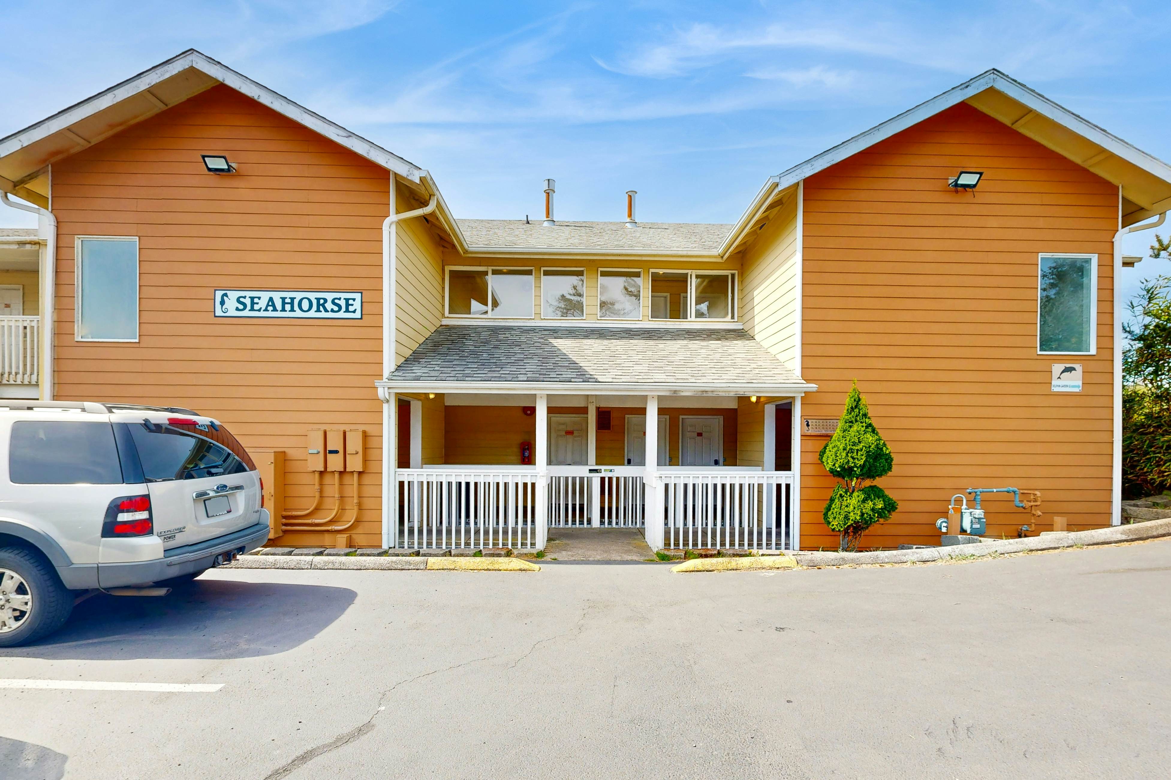 Dog-Friendly Condo with Stunning Ocean Views & Easy Beach Access