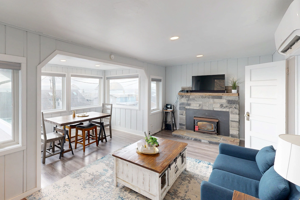 Pleasant dog friendly house with panoramic views short walk to the beach