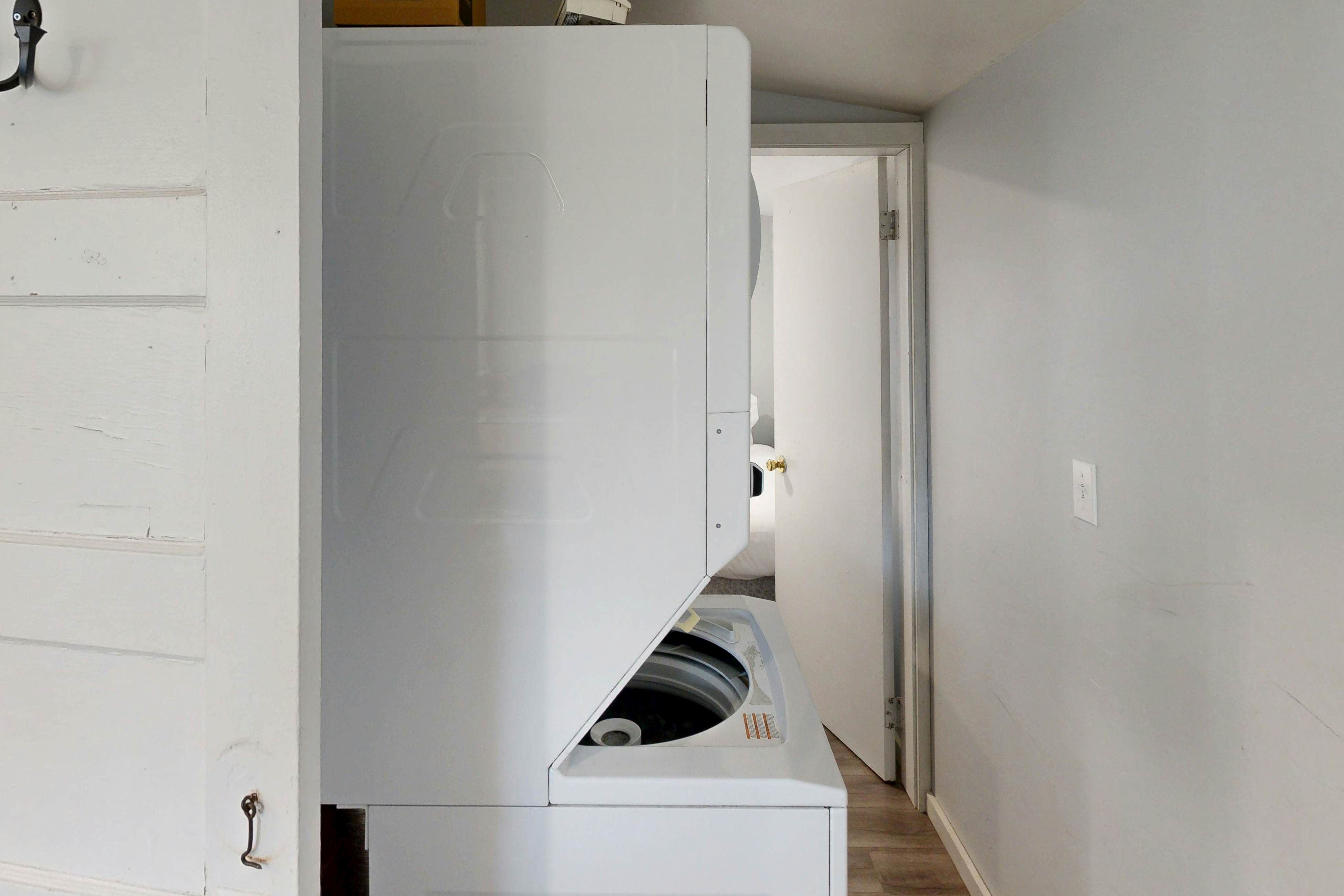 Pleasant dog-friendly house w/panoramic views - short walk to the beach