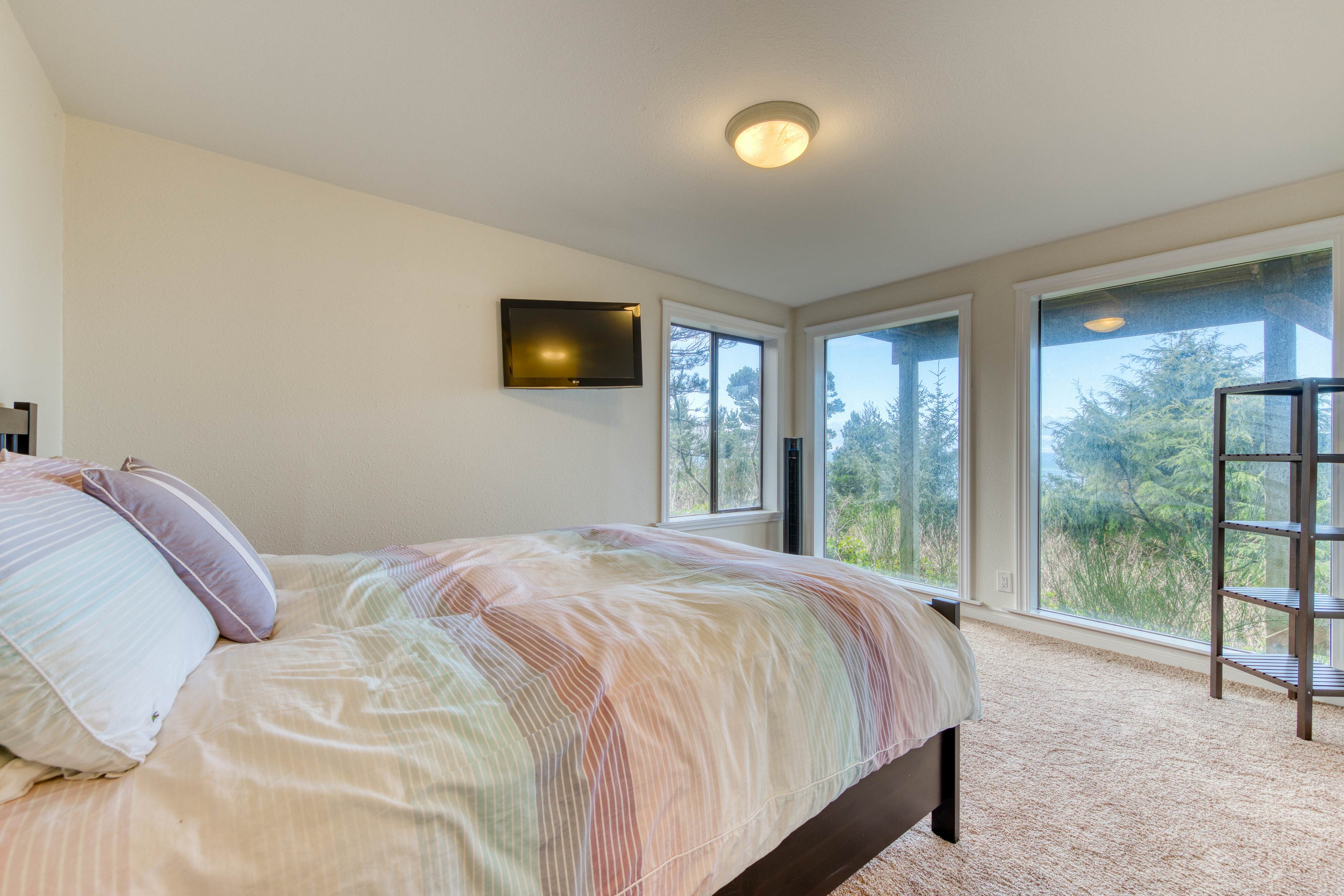 Stunning home with ocean view - spacious deck with nice view