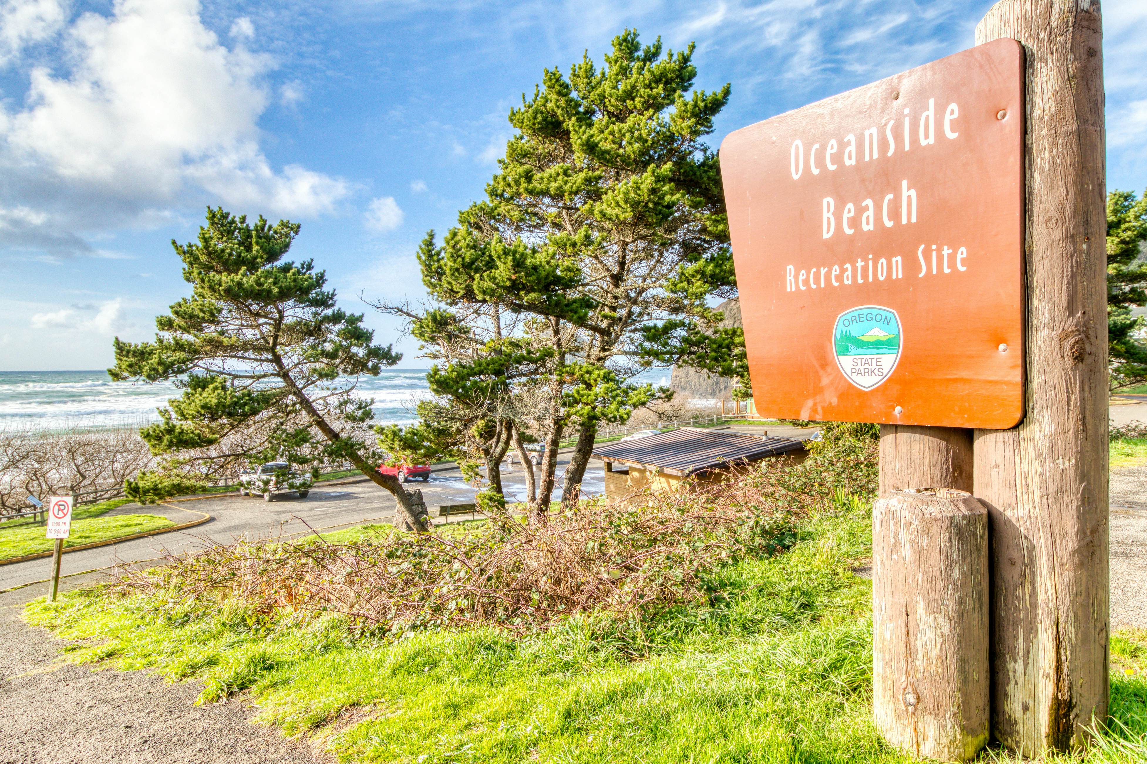 Stunning home with ocean view - spacious deck with nice view