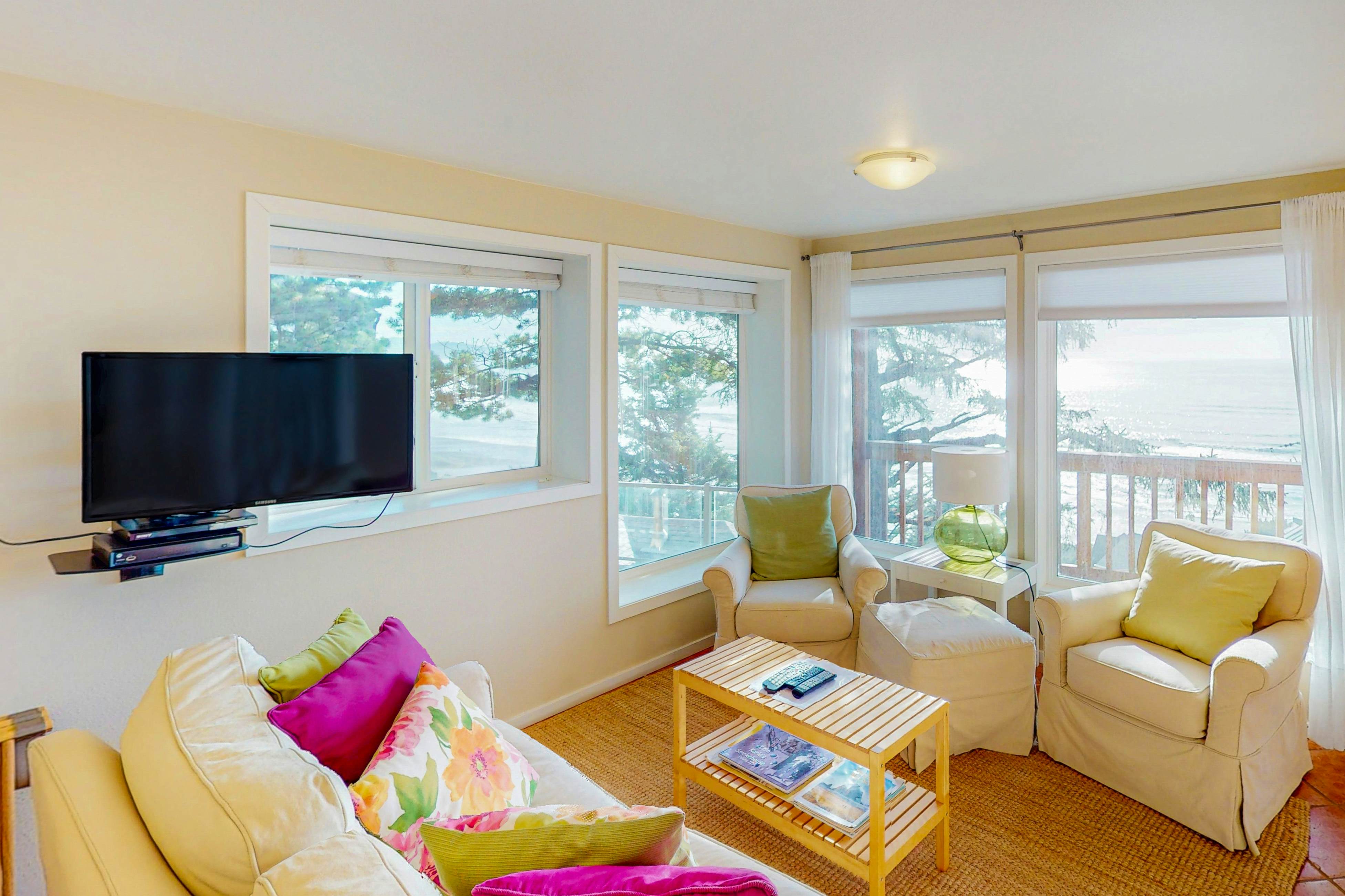 Perfect oceanside getaway with magnificent ocean views & beach nearby