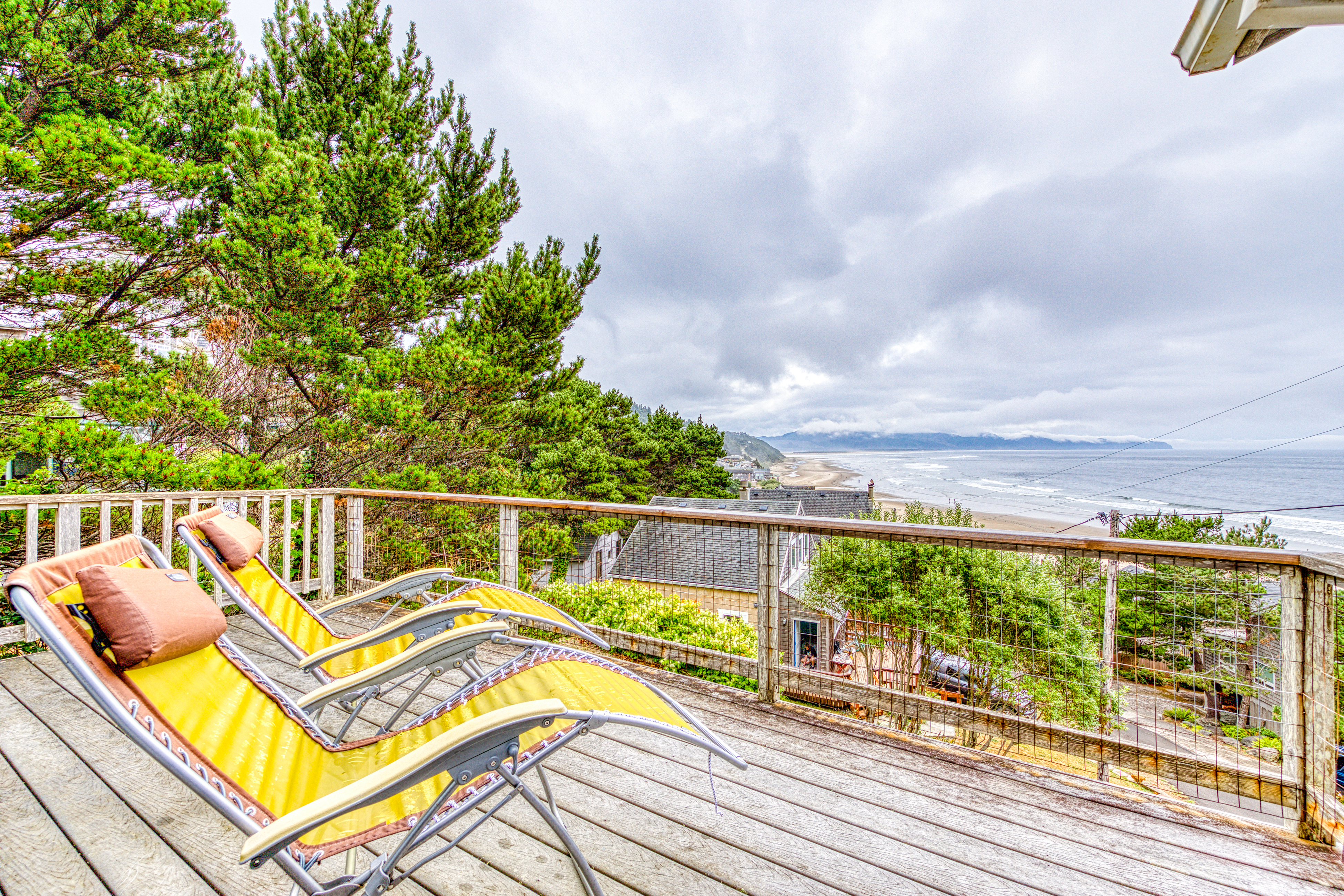 Hillside home with exceptional ocean view near the beach dog friendly