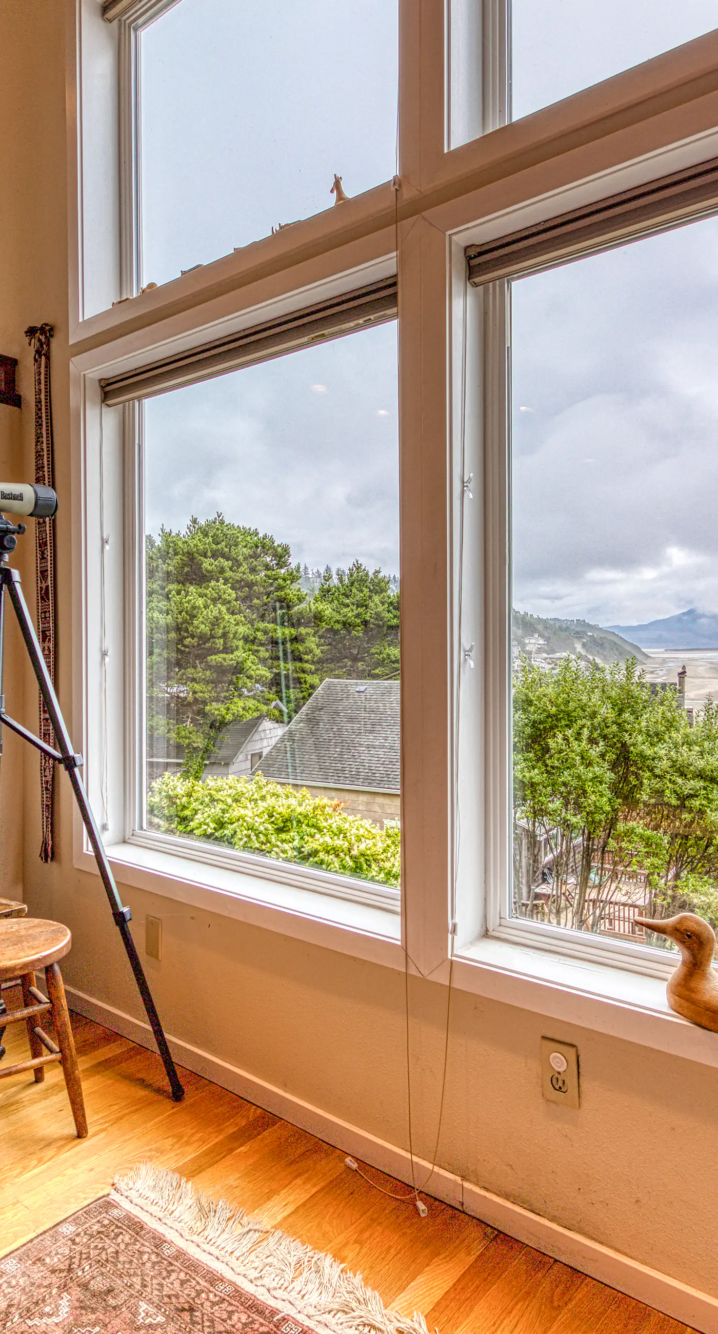 Hillside home with exceptional ocean view near the beach dog friendly
