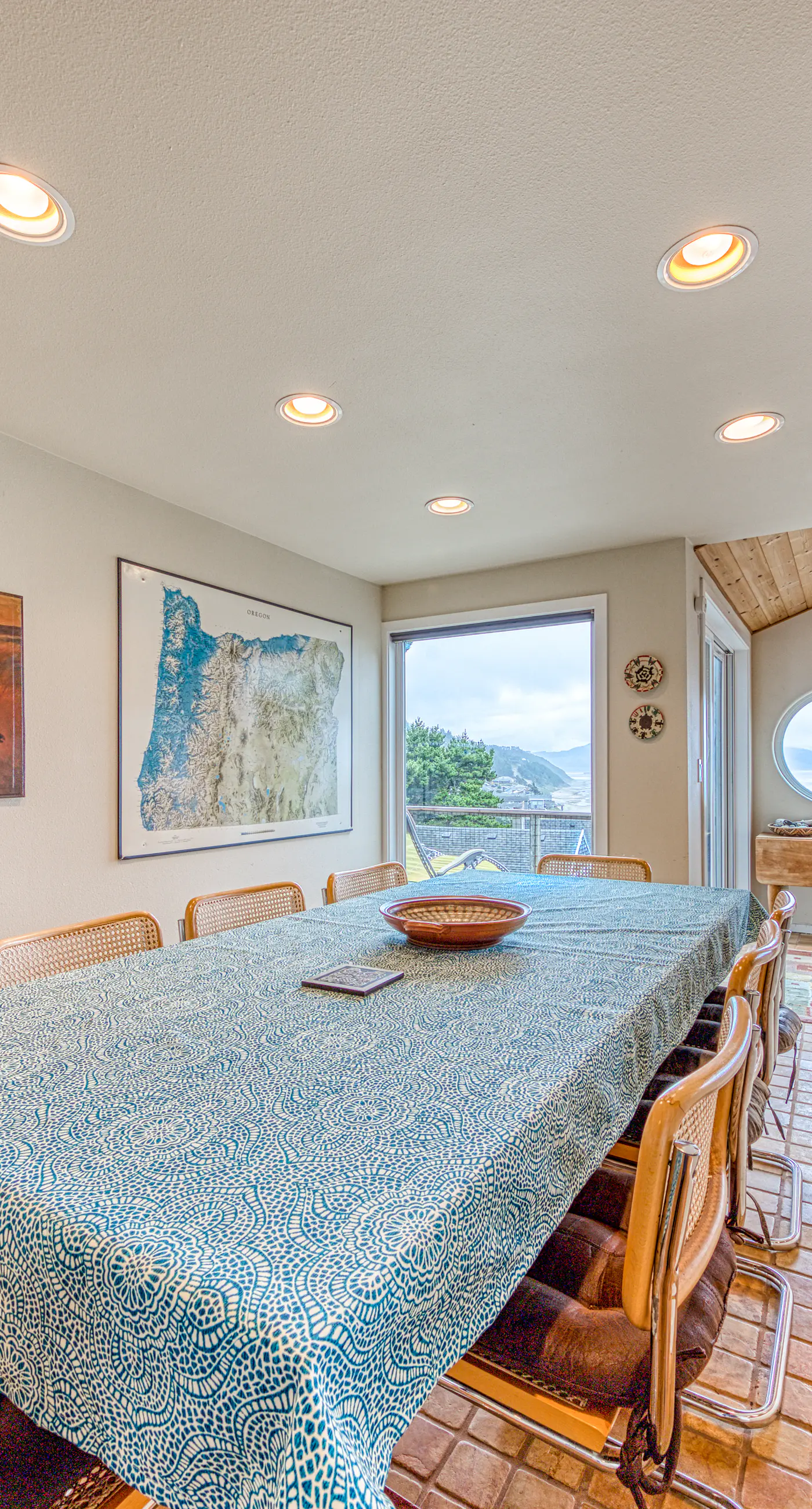 Hillside home with exceptional ocean view near the beach dog friendly