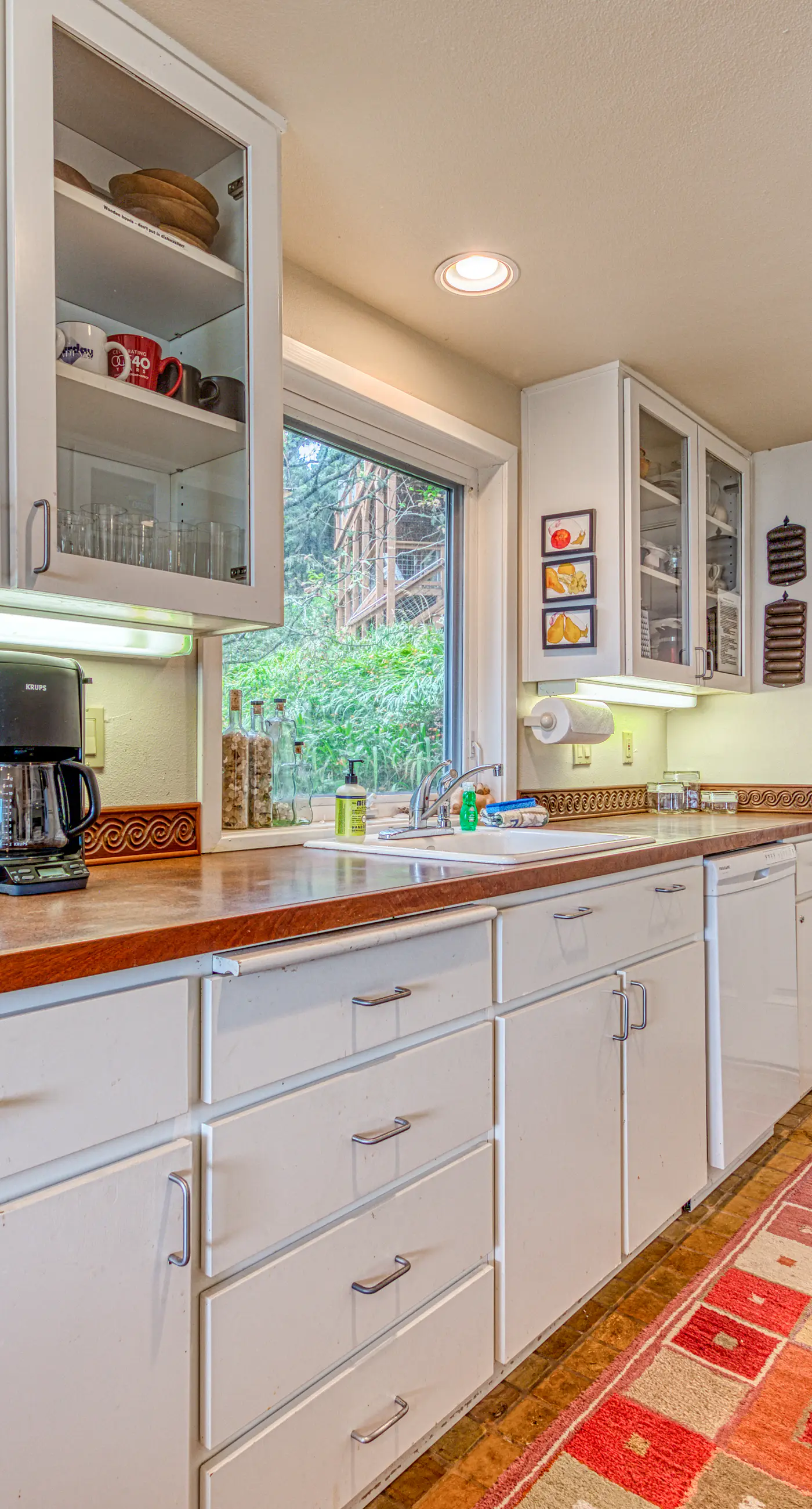 Hillside home with exceptional ocean view near the beach dog friendly