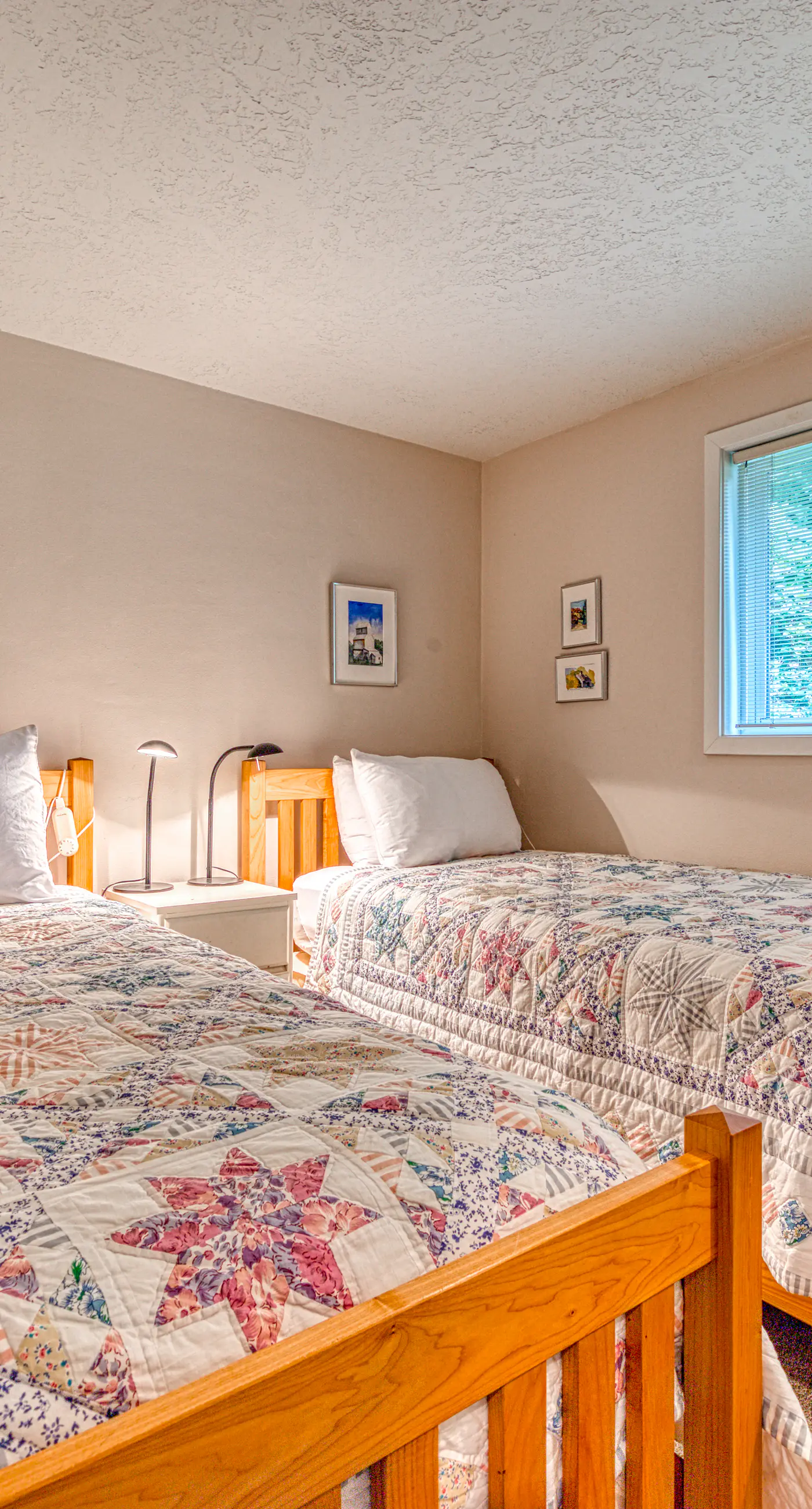 Hillside home with exceptional ocean view near the beach dog friendly