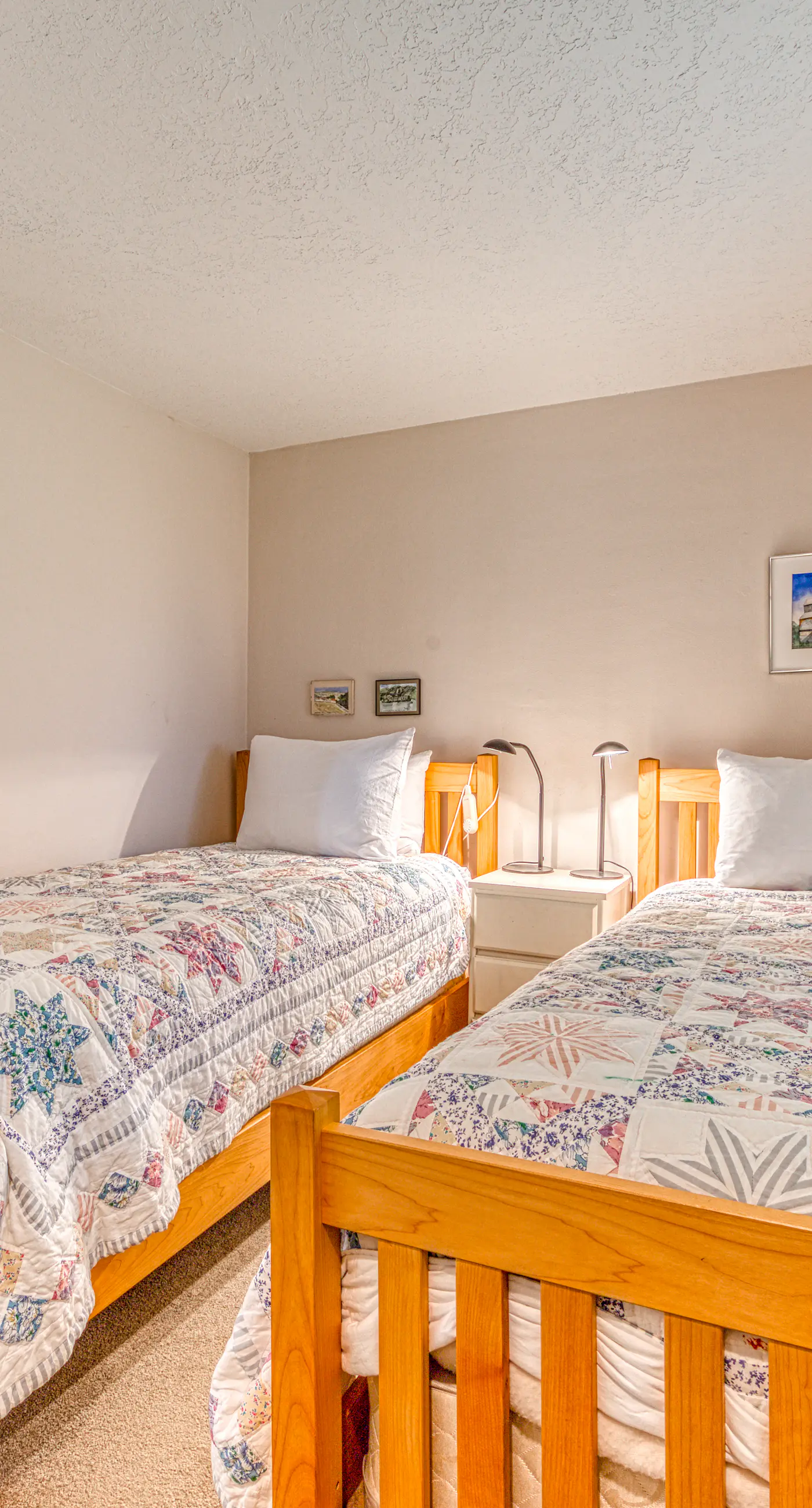 Hillside home with exceptional ocean view near the beach dog friendly