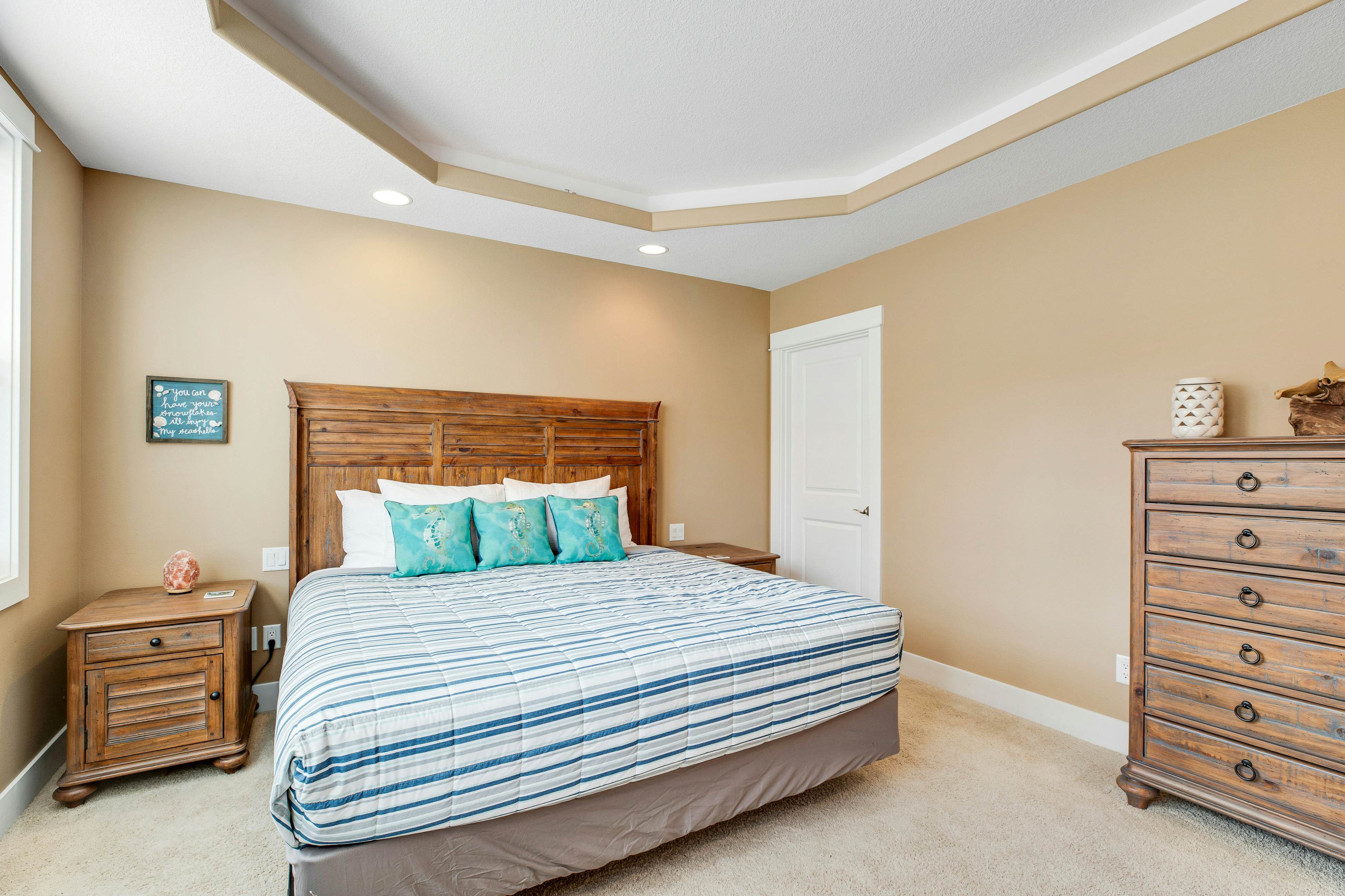 Dog-friendly beach home ideal for entertaining with 2 fireplaces & great kitchen