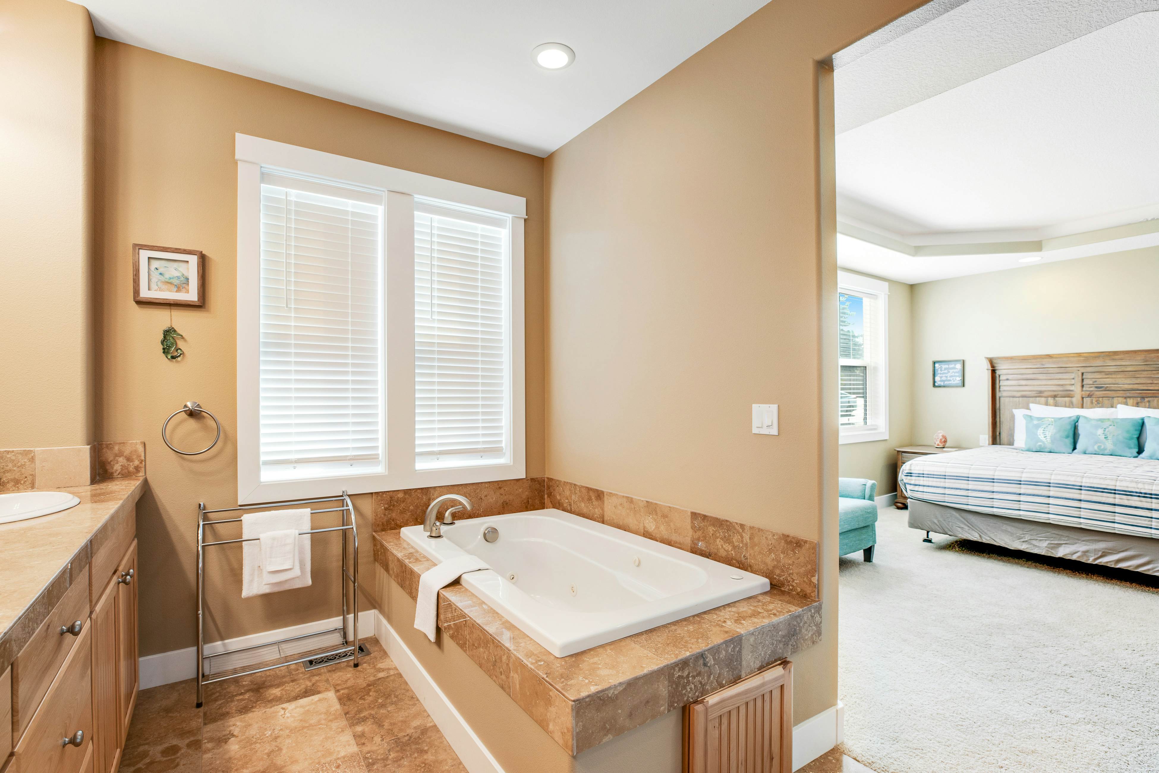 Dog-friendly beach home ideal for entertaining with 2 fireplaces & great kitchen