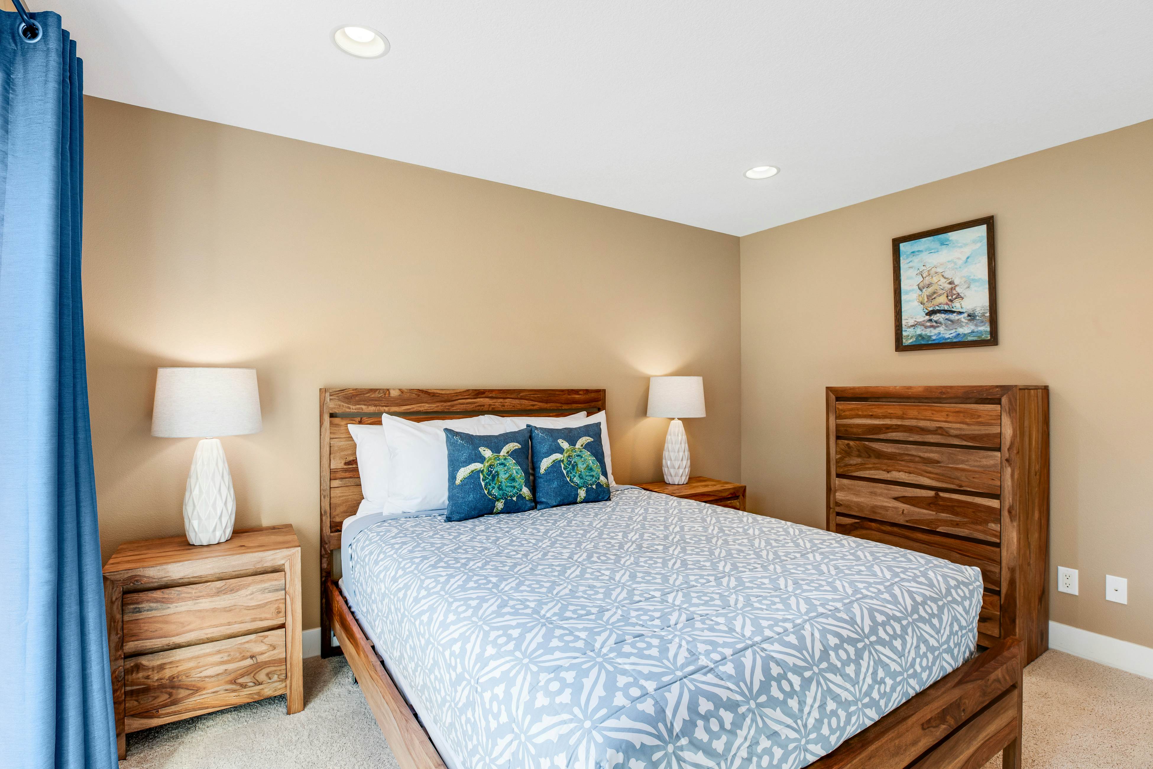 Dog-friendly beach home ideal for entertaining with 2 fireplaces & great kitchen