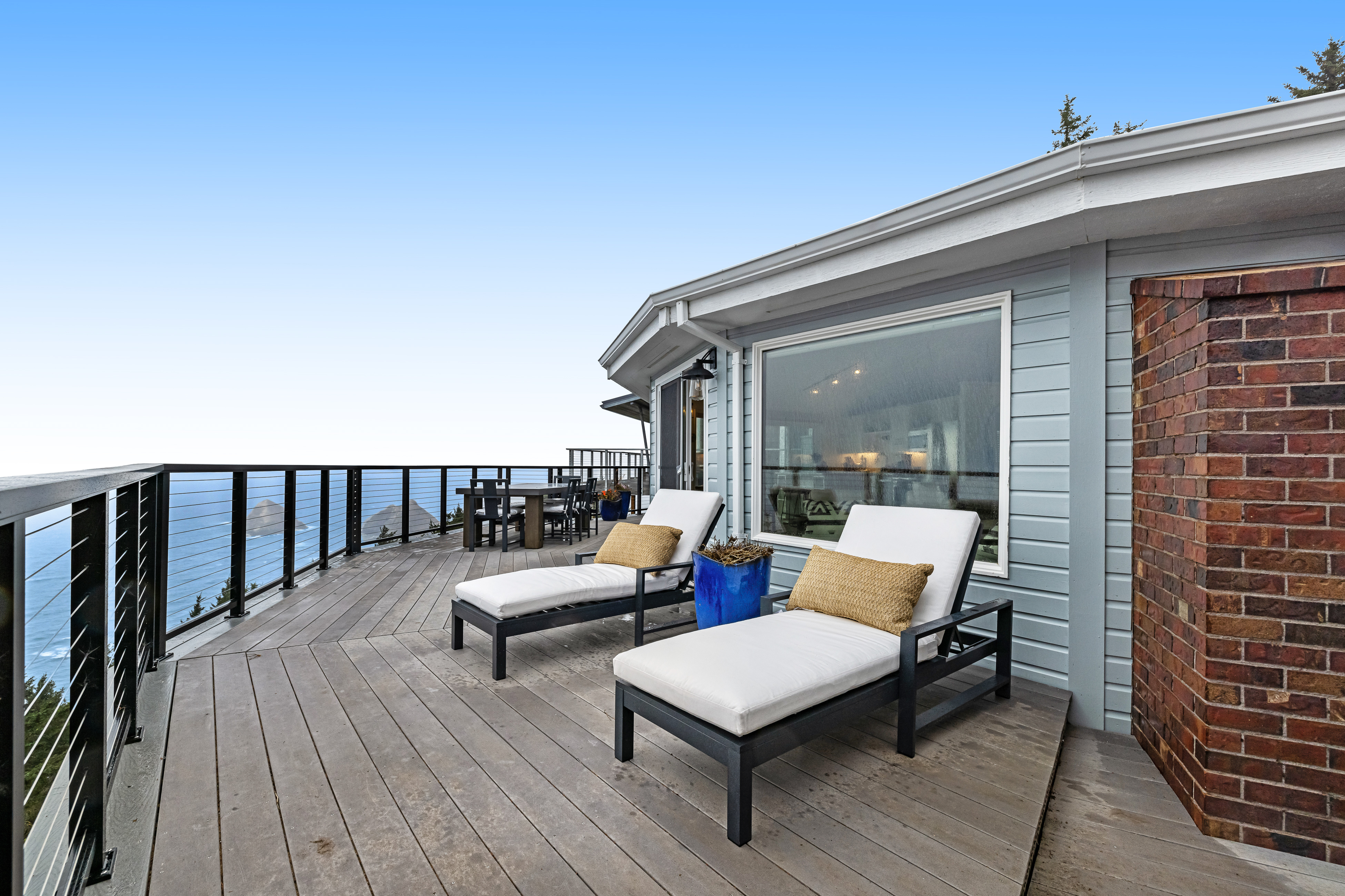 Gorgeous Ocean View Home with High Speed WiFi Gas Fireplace and Private with D