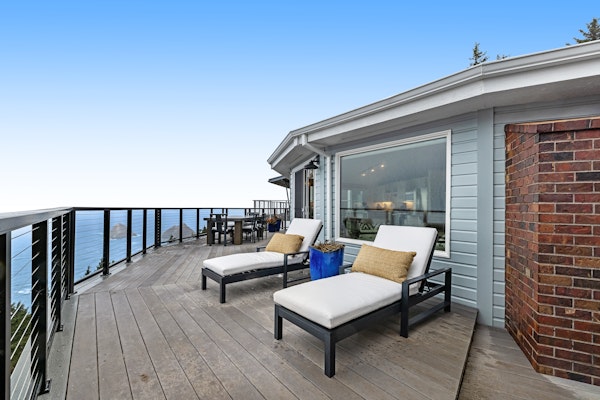 Gorgeous Ocean View Home with High Speed WiFi Gas Fireplace and Private with D