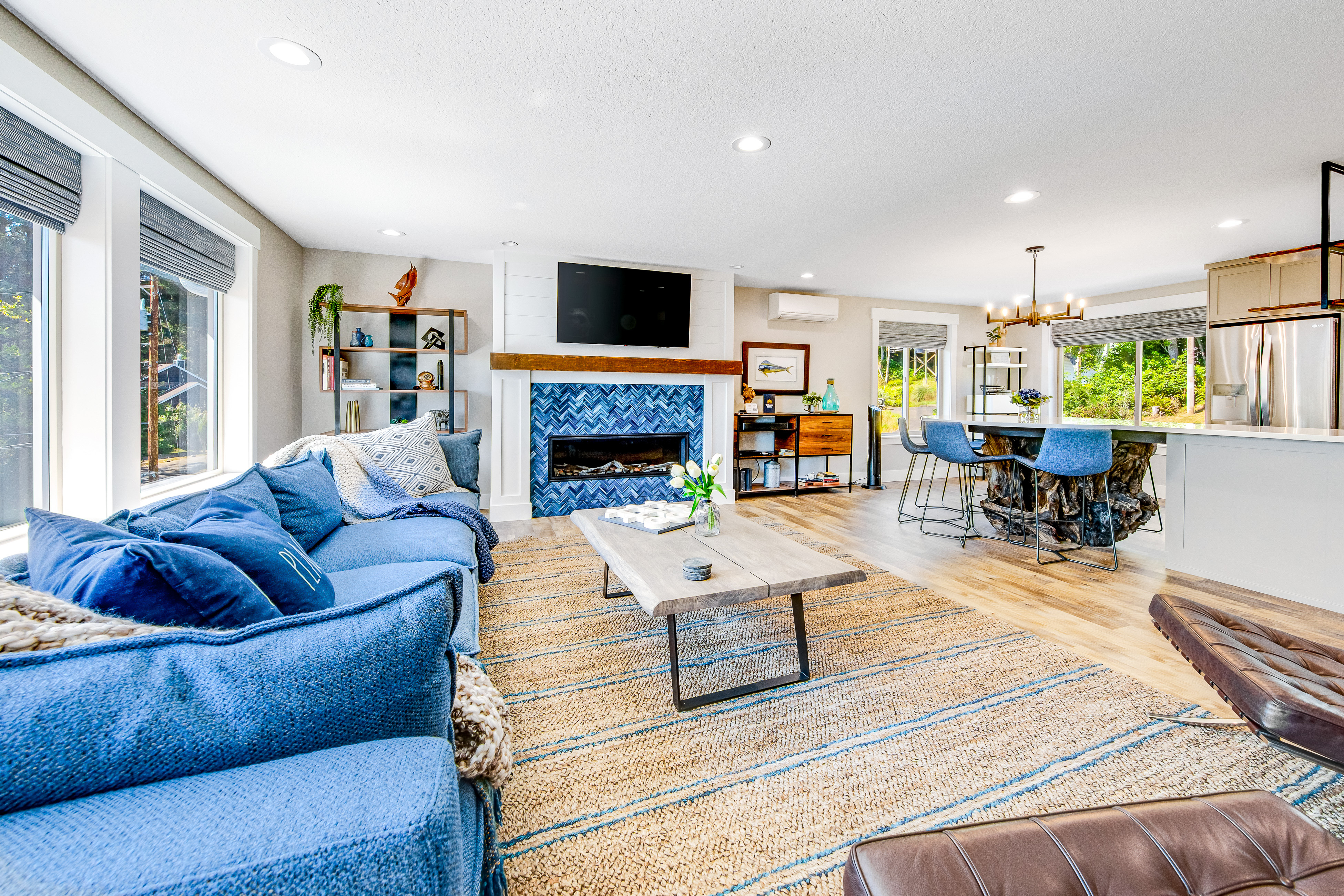 Ocean View Home with Private Hot Tub Great Deck Fireplace Walk to the Beach