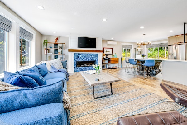 Ocean View Home with Private Hot Tub Great Deck Fireplace Walk to the Beach