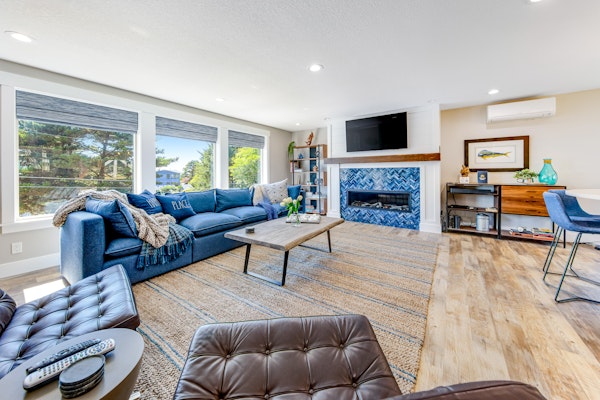 Ocean View Home with Private Hot Tub Great Deck Fireplace Walk to the Beach