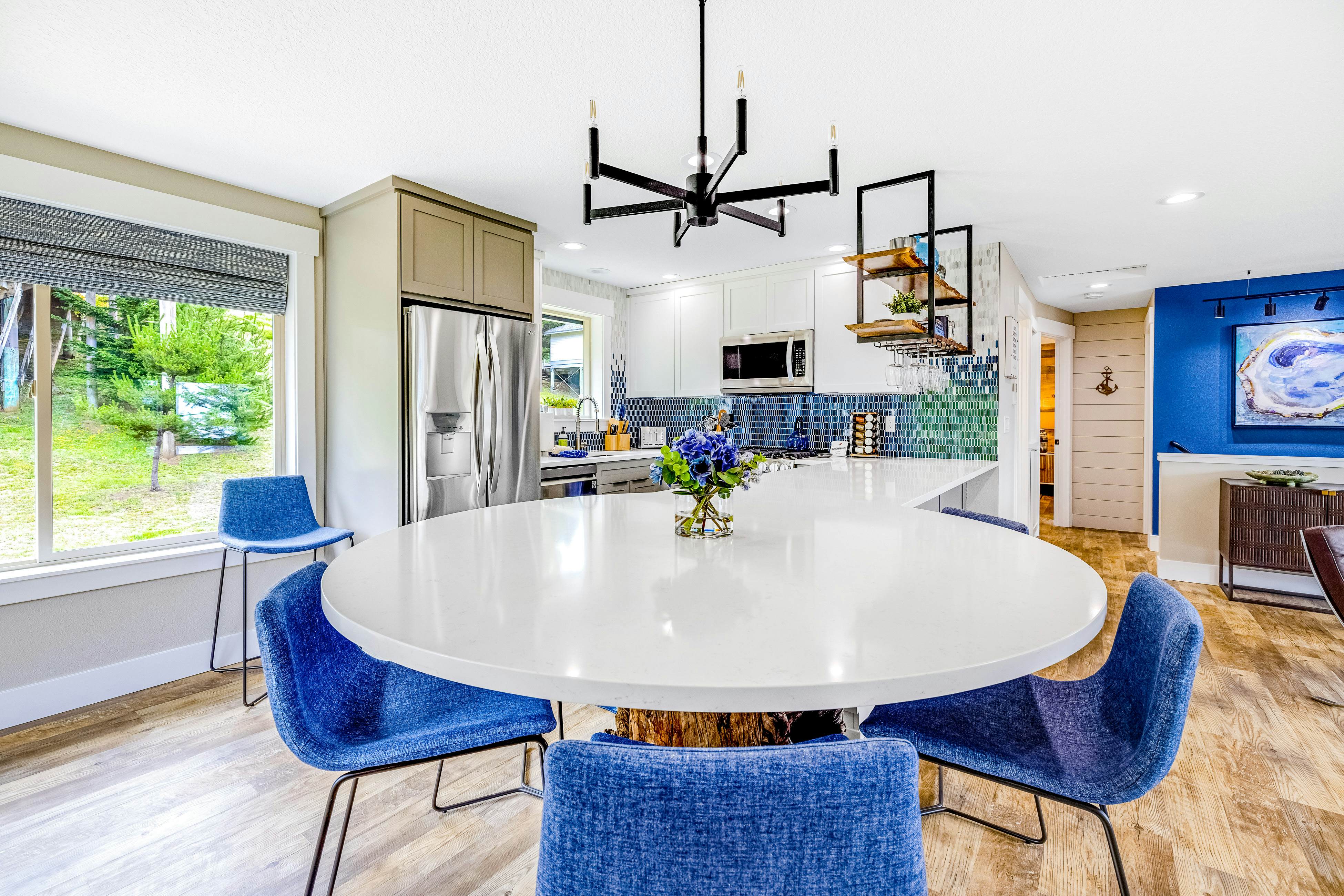 Ocean View Home w/ Private Hot Tub, Great Deck, Fireplace - Walk to the Beach