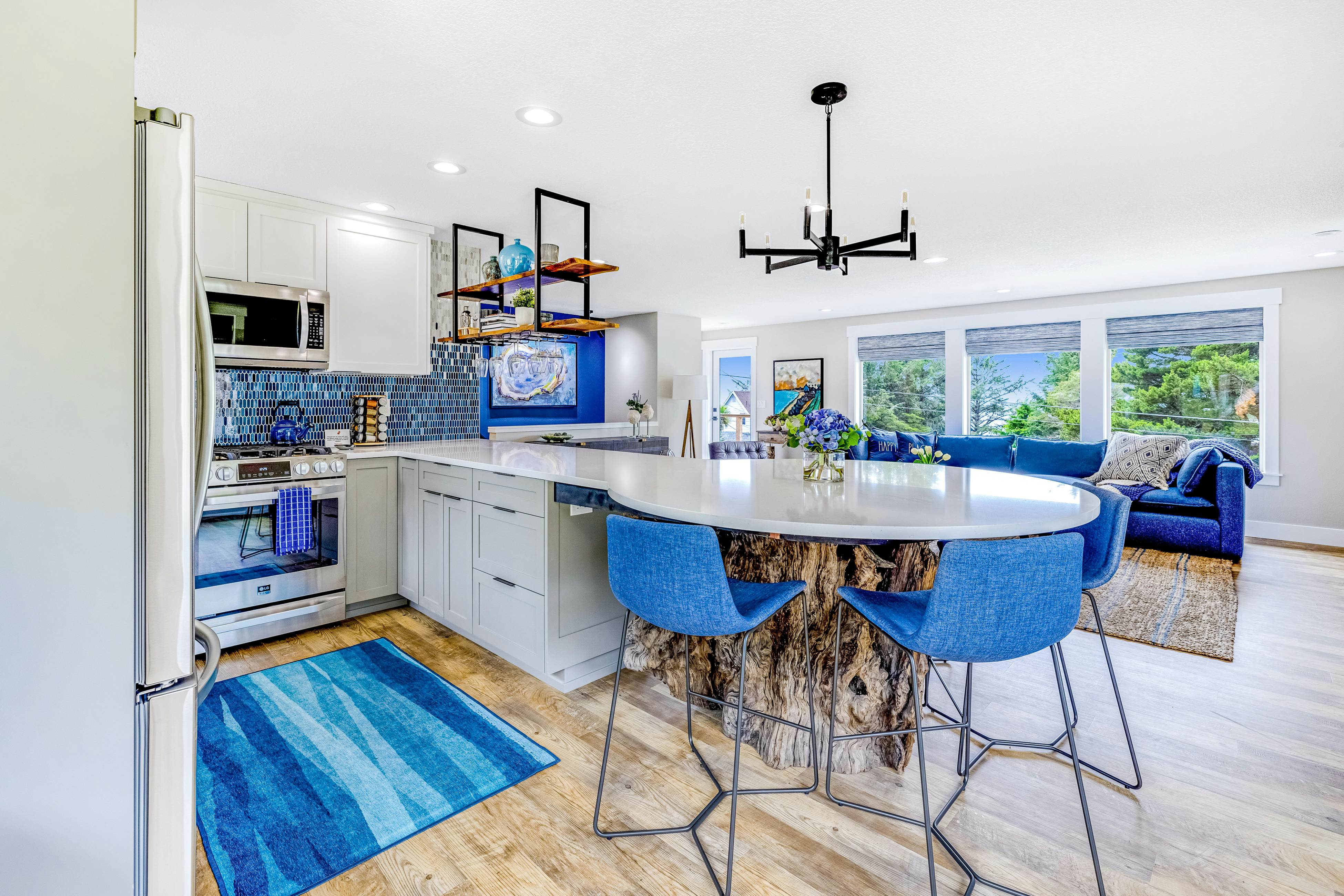 Ocean View Home w/ Private Hot Tub, Great Deck, Fireplace - Walk to the Beach