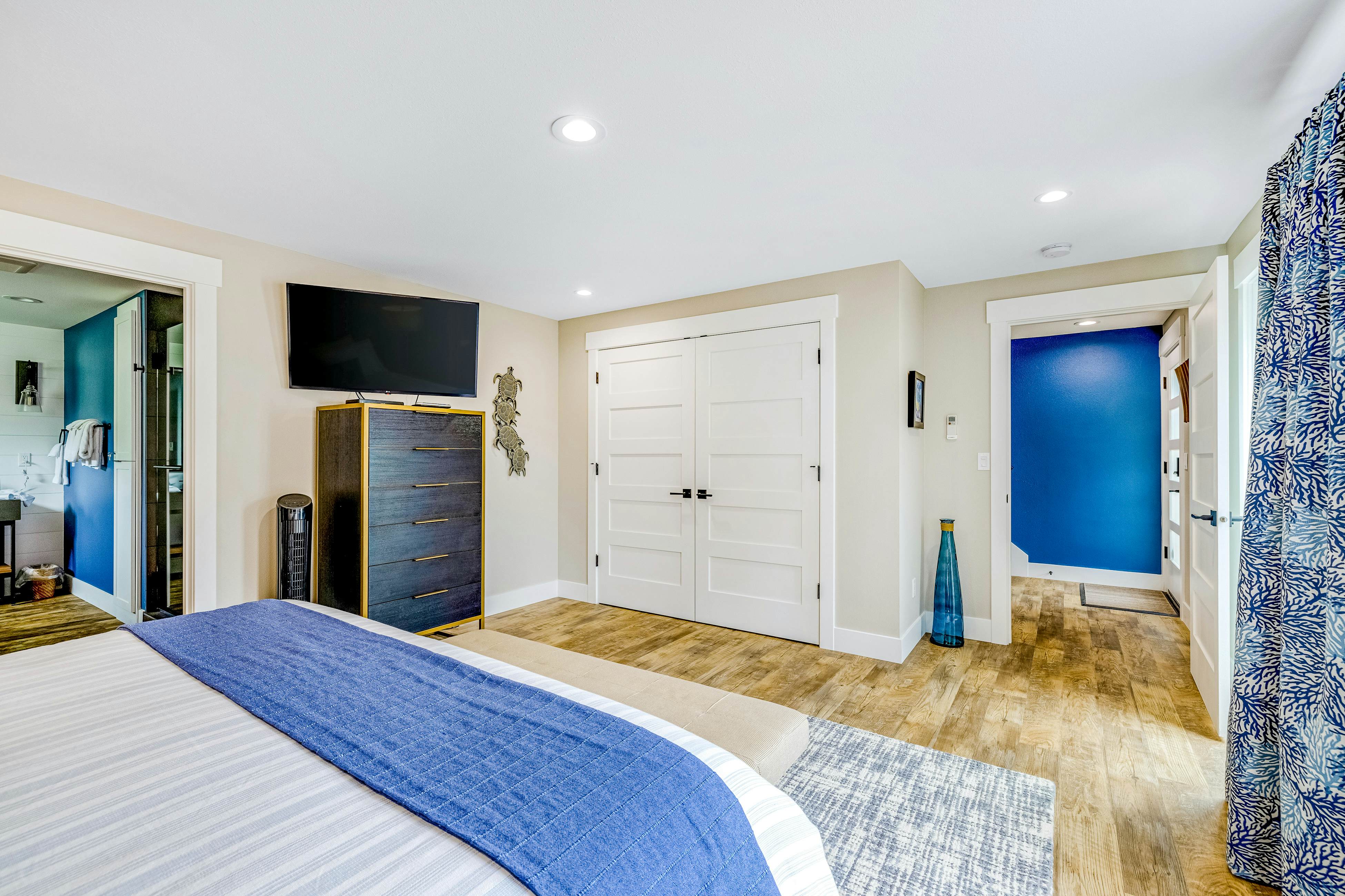 Ocean View Home w/ Private Hot Tub, Great Deck, Fireplace - Walk to the Beach