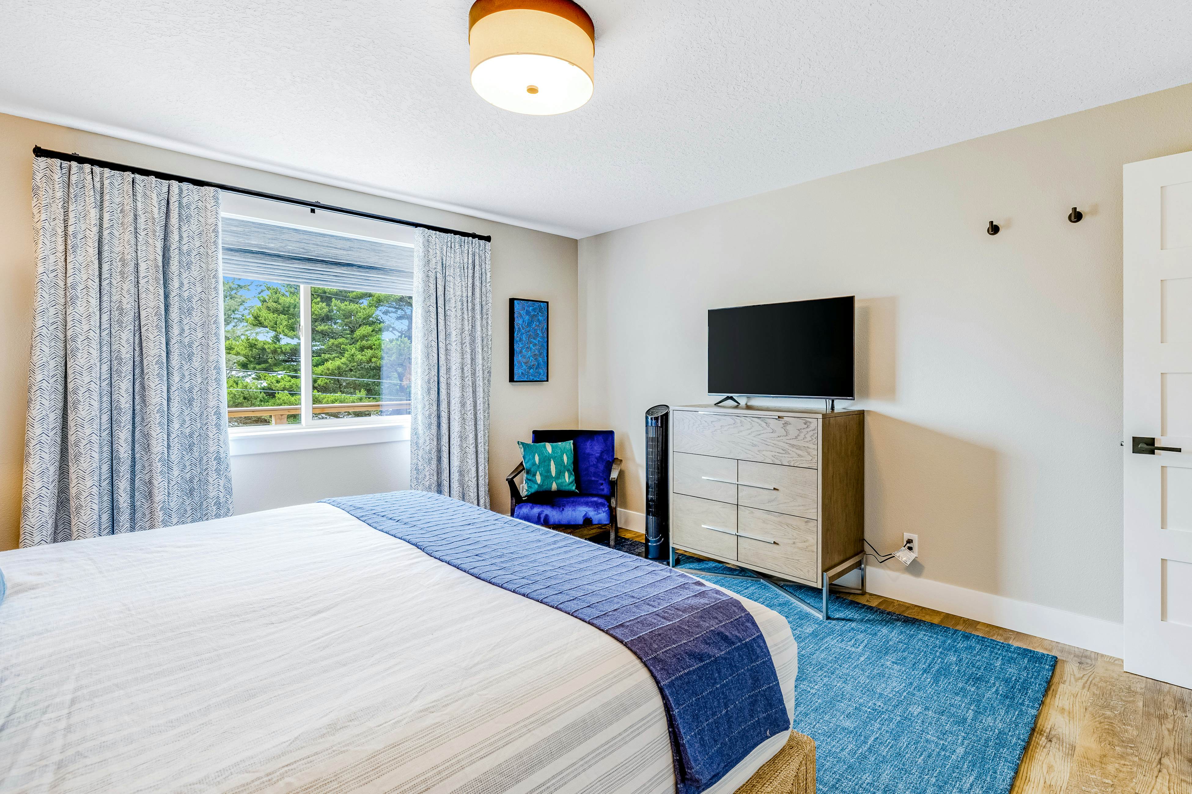 Ocean View Home w/ Private Hot Tub, Great Deck, Fireplace - Walk to the Beach